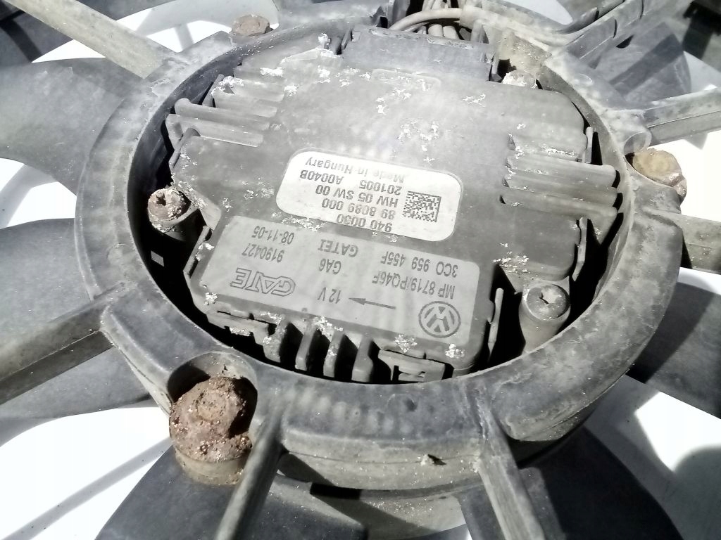 VW Passat B6 2.0 TDI ventilátor ventylátory chladiče 1K0121207AA
