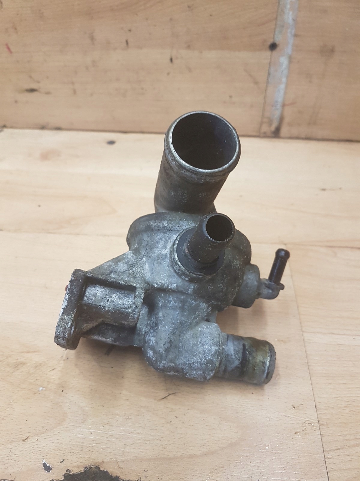 OBUDOWA TERMOSTATU CHRYSLER VOYAGER IV 2.5 CRDI
