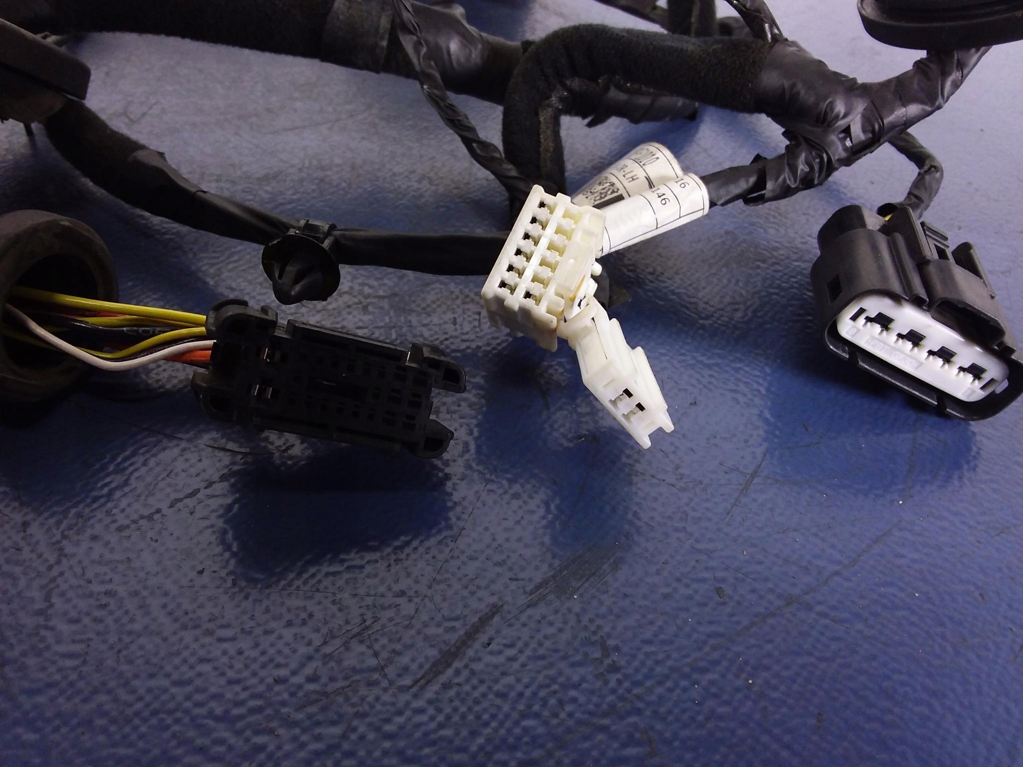 KIA SPORTAGE IV WIĄZKA DRZWI TYŁ LEWA 91650-F1010 Typ samochodu Samochody osobowe