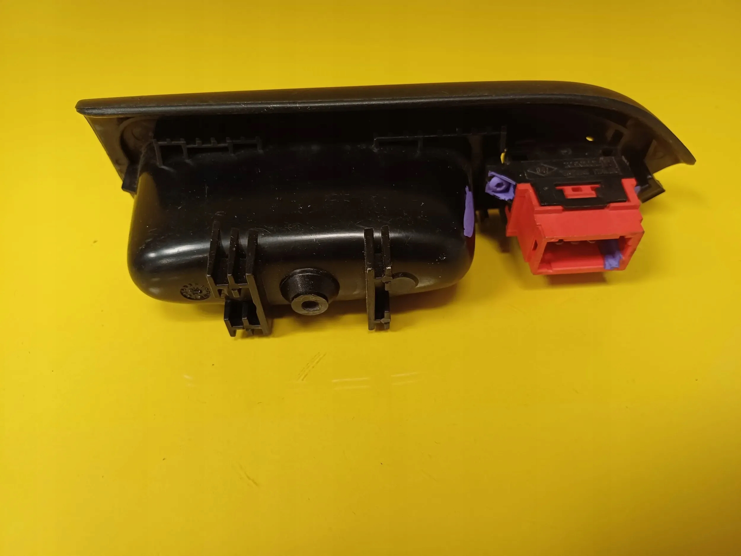 Bouton PANEL Vitre RENAULT LAGUNA et KOMBI 7701672450E NR643