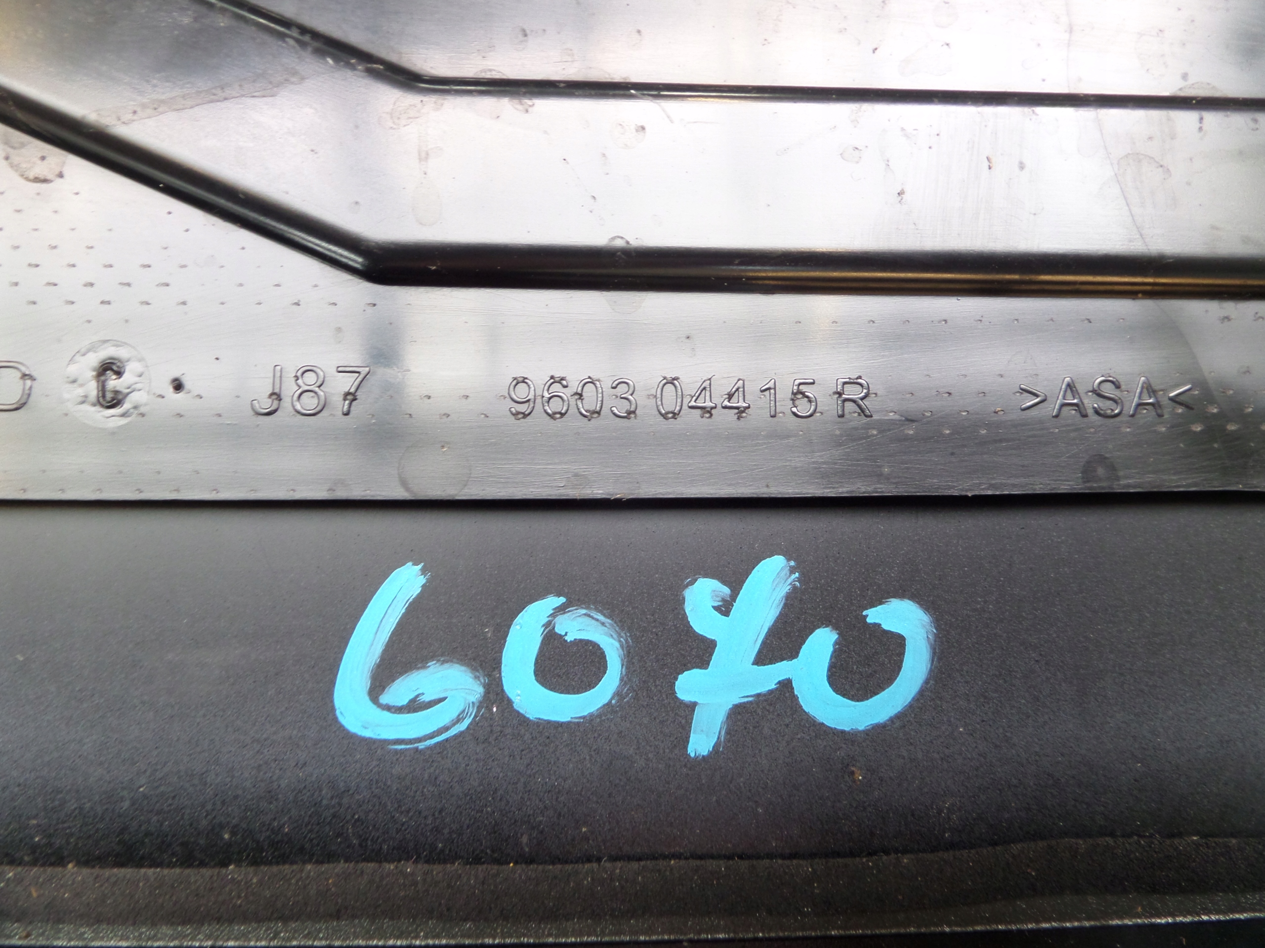 RENAULT CAPTUR SPOILER LOTKA bonnet boot rear part 960304415R