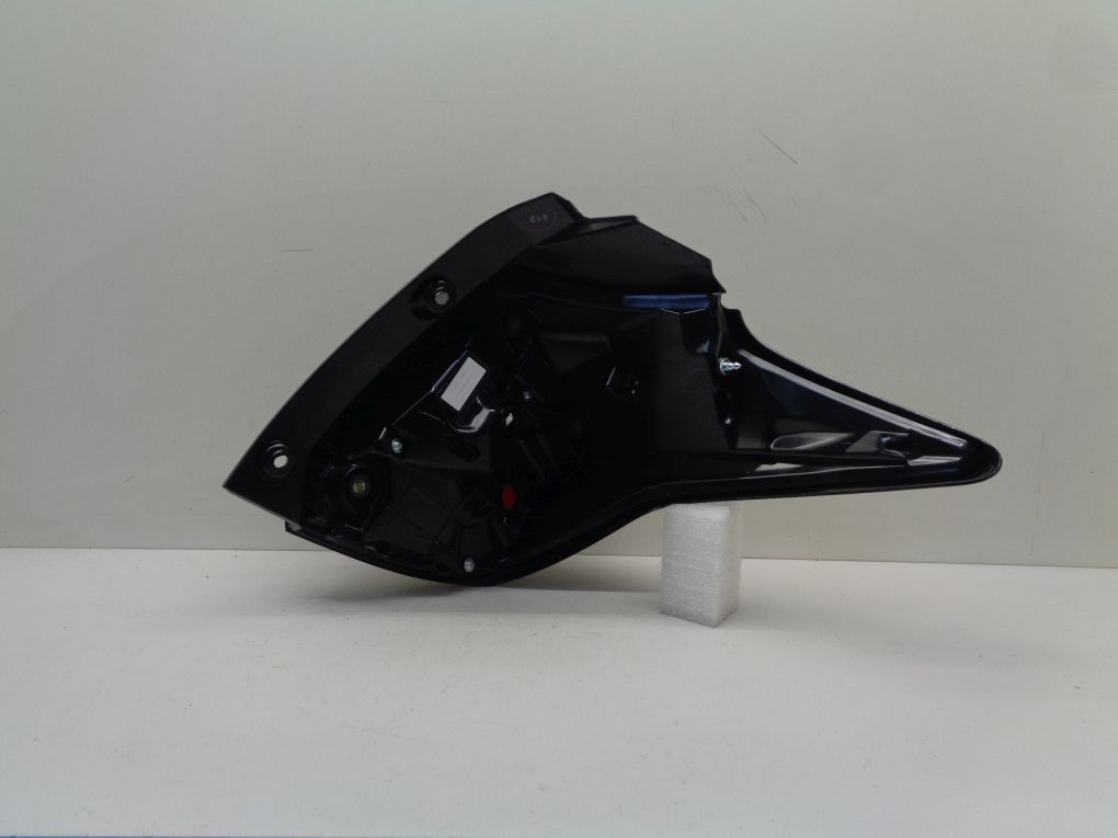TOYOTA YARIS IV 4 20- light rear left
