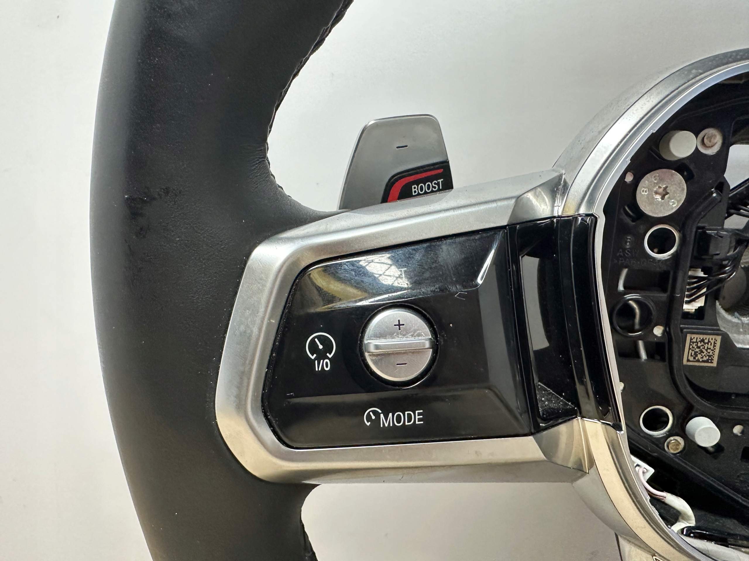 BMW G70 i7 G60 G61 volant m-packet s řazením