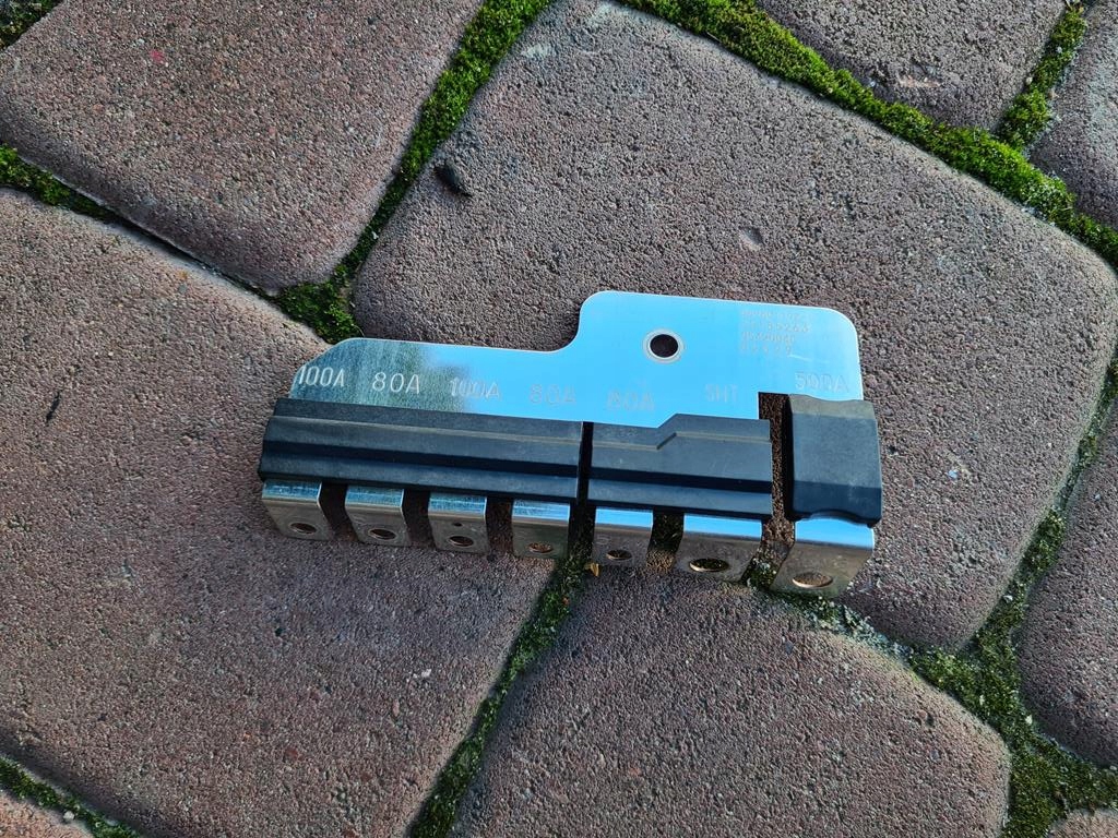 fuses contactor moulding 500A Opel Astra K V