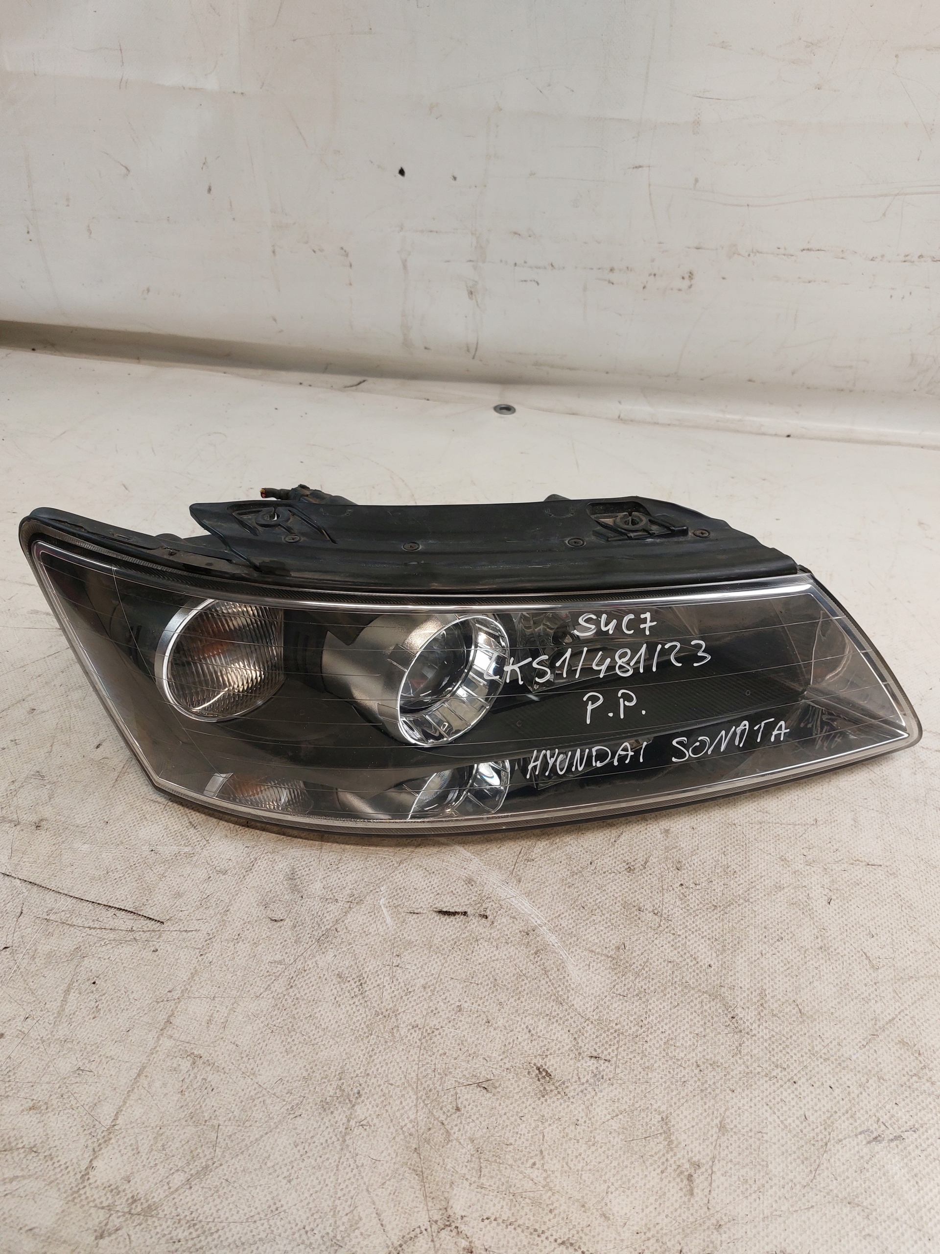 ФАРА ПРАВА ПЕРЕДНЯ HYUNDAI SONATA В