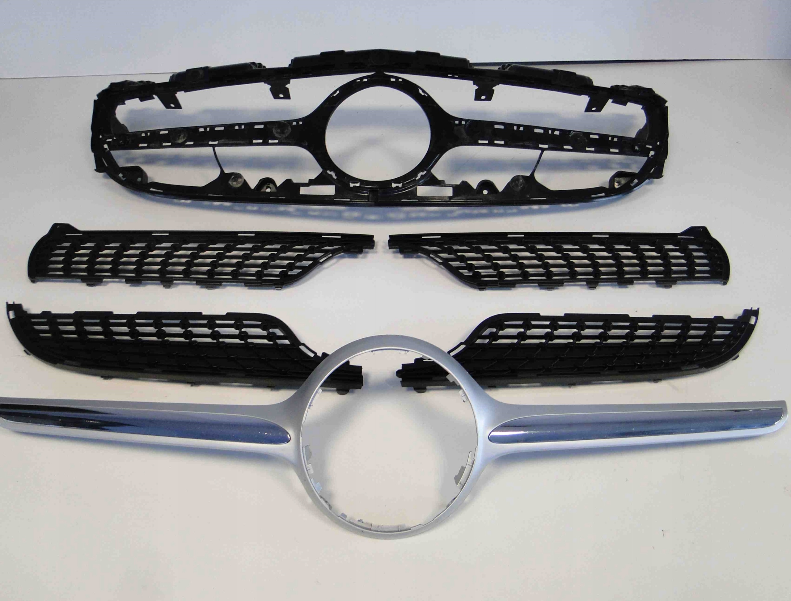 MERCEDES SLC R172 172 GRILL ATRAPA DIAMENT CZARNY Numer katalogowy części A1728881060