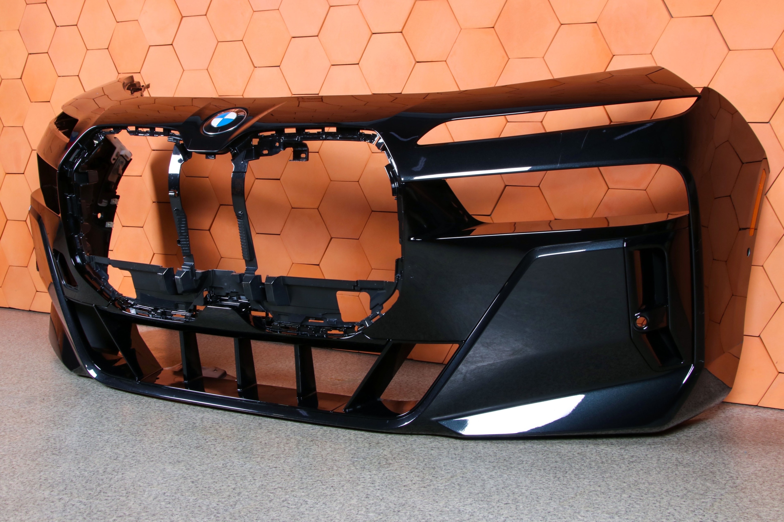 BMW 7 G70 i7 m-packet bumper front USA colour 475