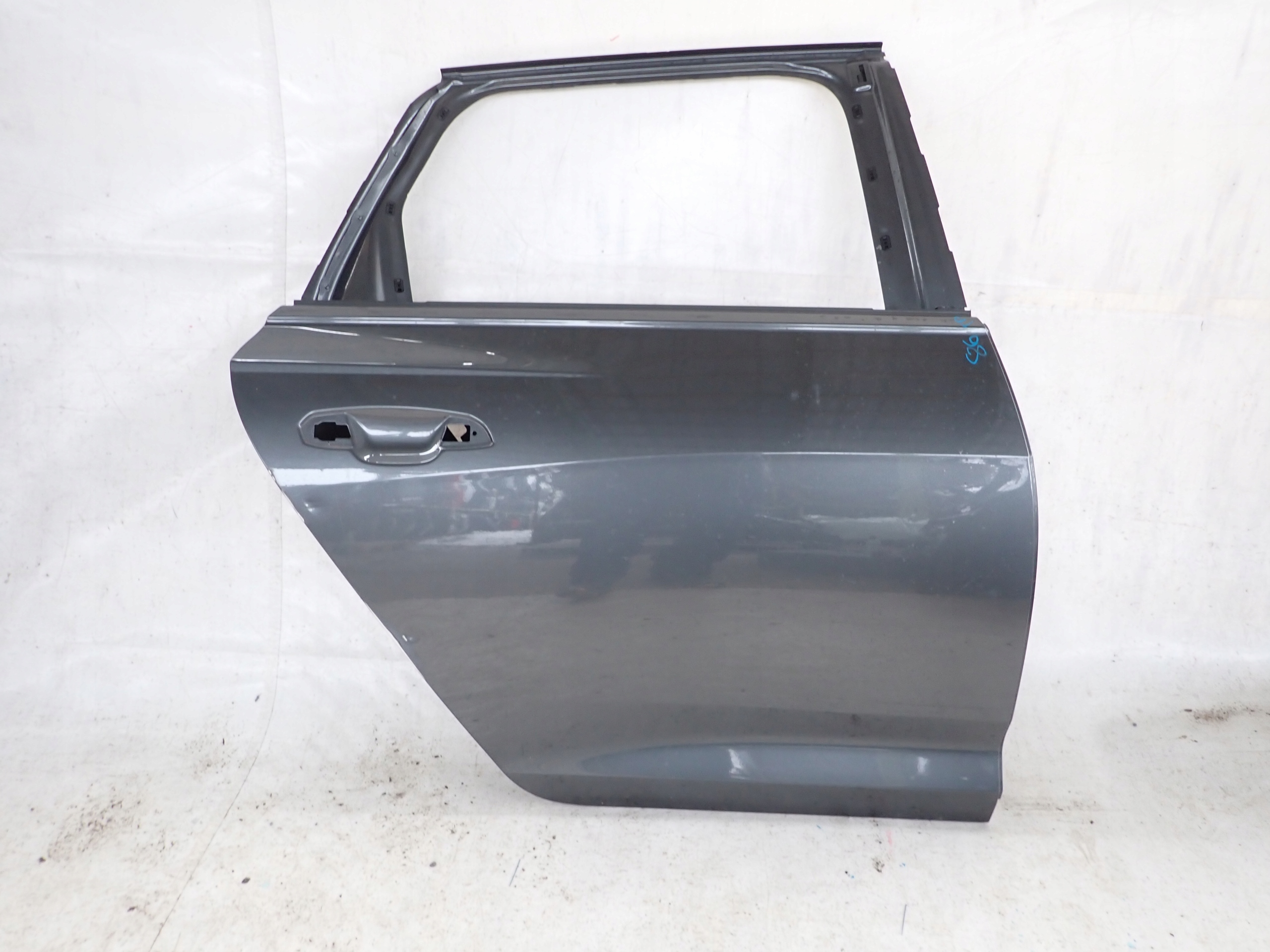 AUDI A6 C8 4K KOMBI 18-> door rear part rear. right
