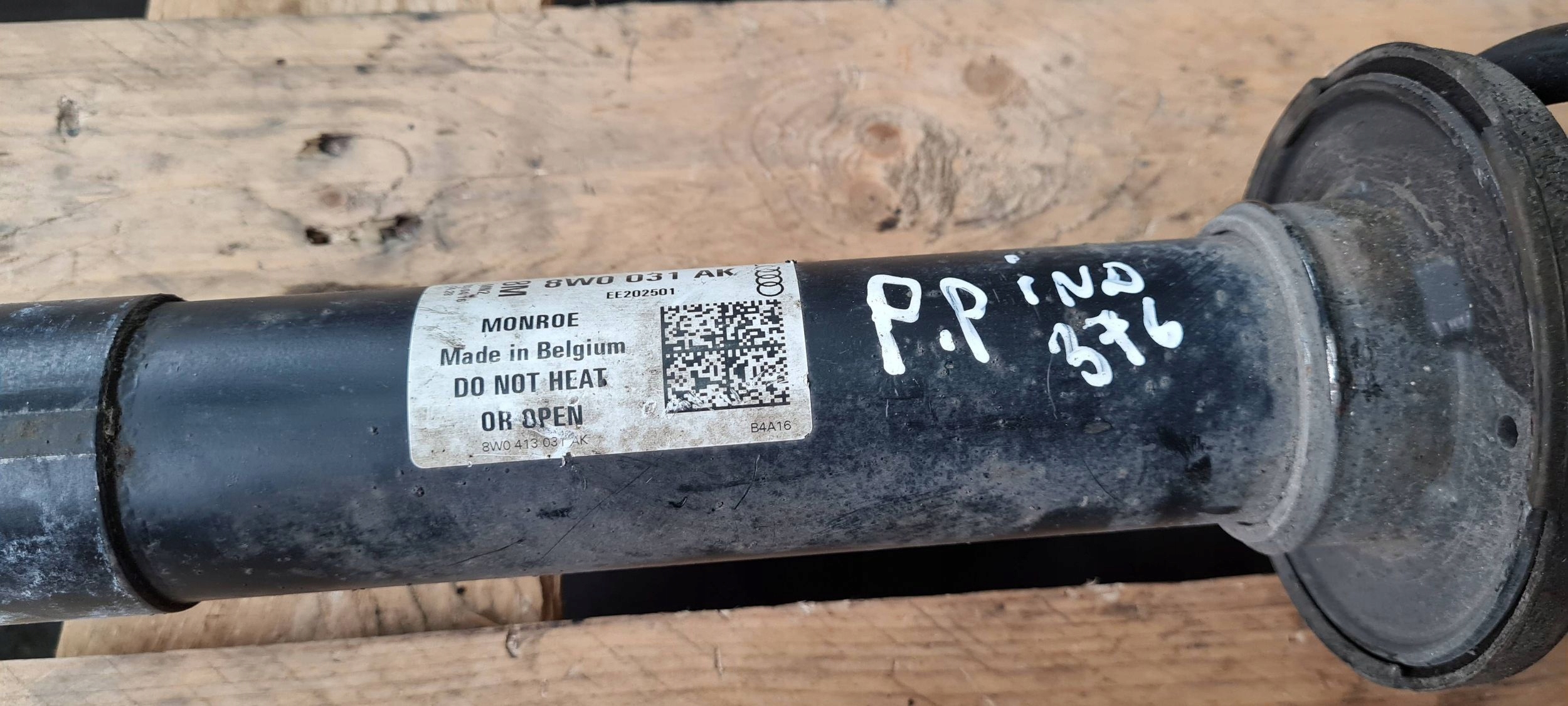 A4 B9 8W shock absorber left right front 2.0 TDI 8W0031AK A5 8W