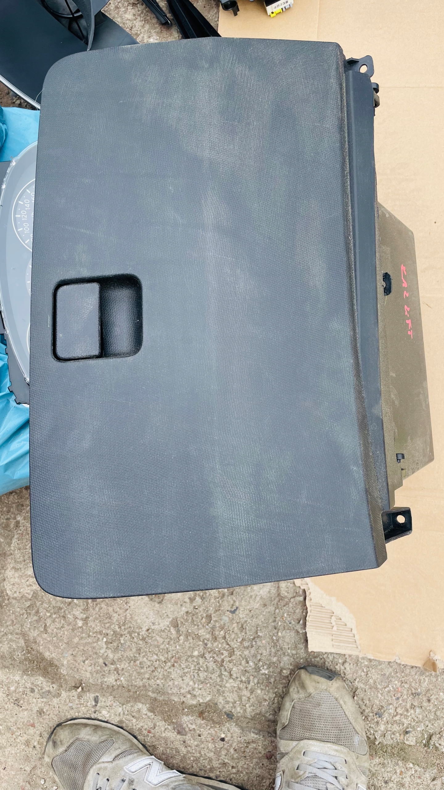 Micra K12 lift schowek pasażera