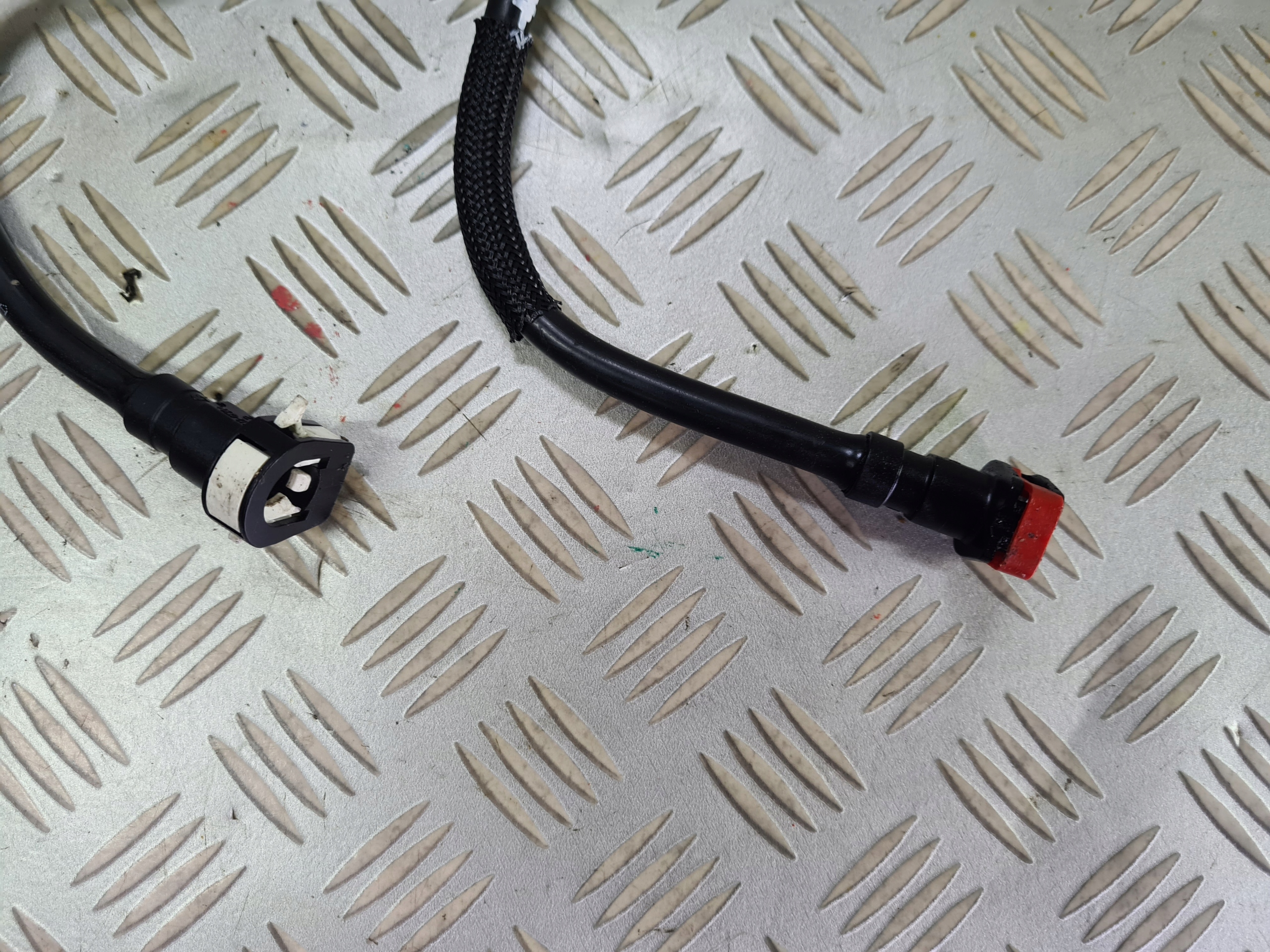 AV619L272BA - ТОПЛИВОПРОВОДЫ FORD KUGA MK1 2.0 TDCI LIFT