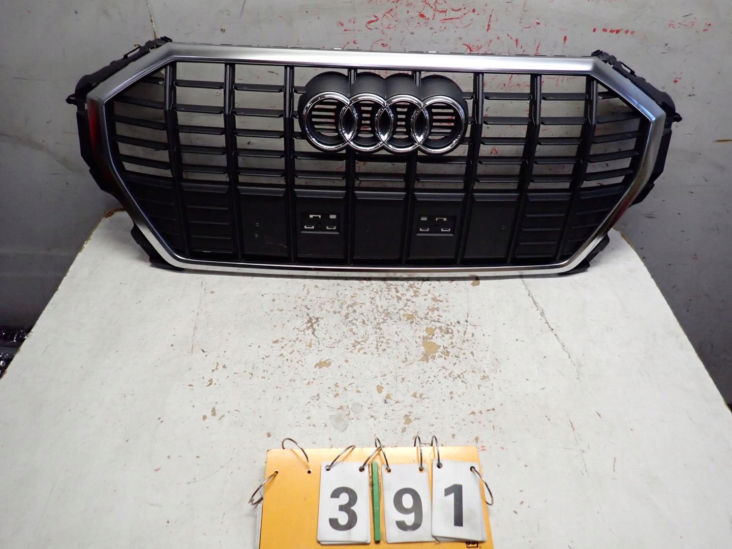 Grill AUDI Q3 II 2018- 83A853651