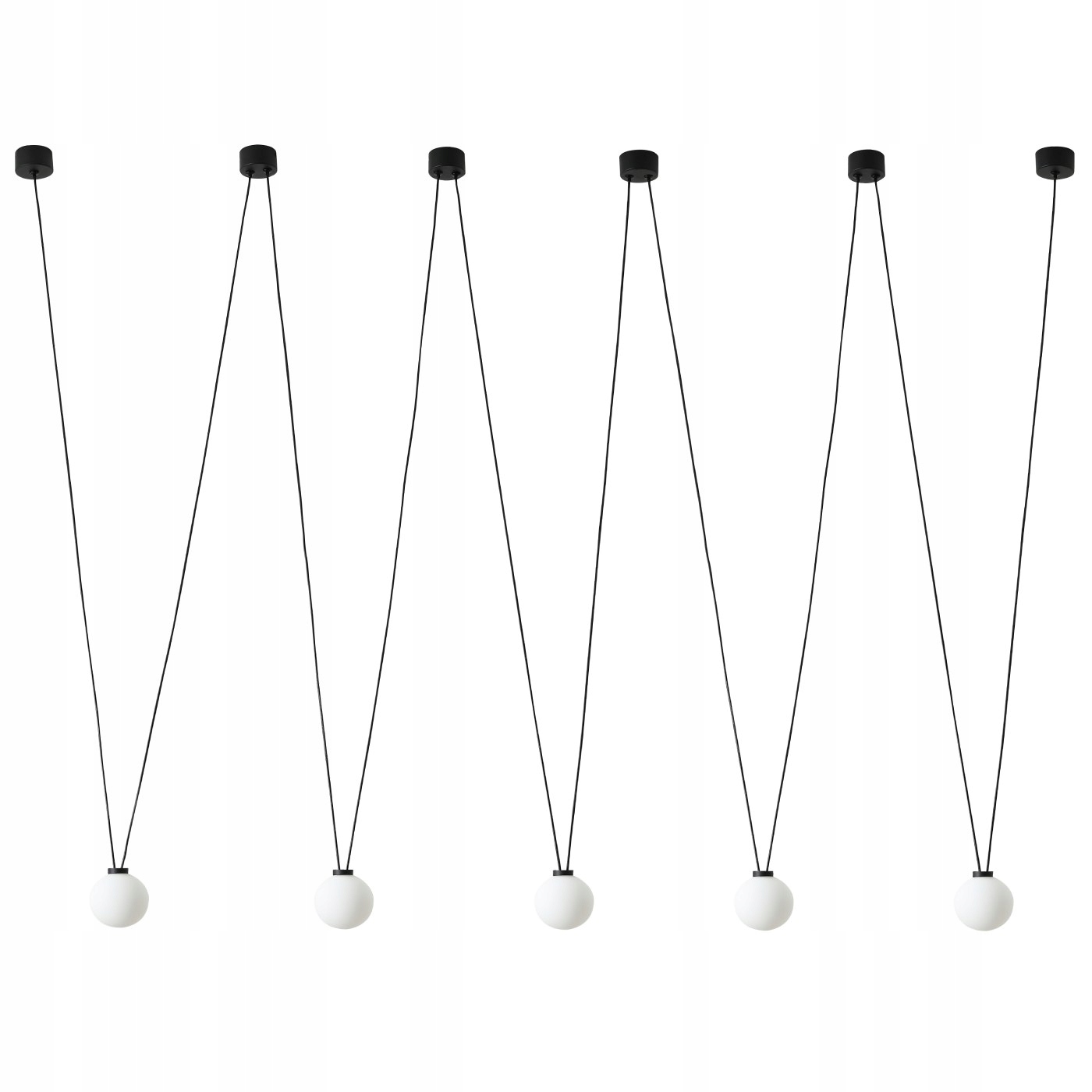 Neštandardné rozmiestnenie tienidiel Movo V, niekoľko podhľadov, hotelová lampa