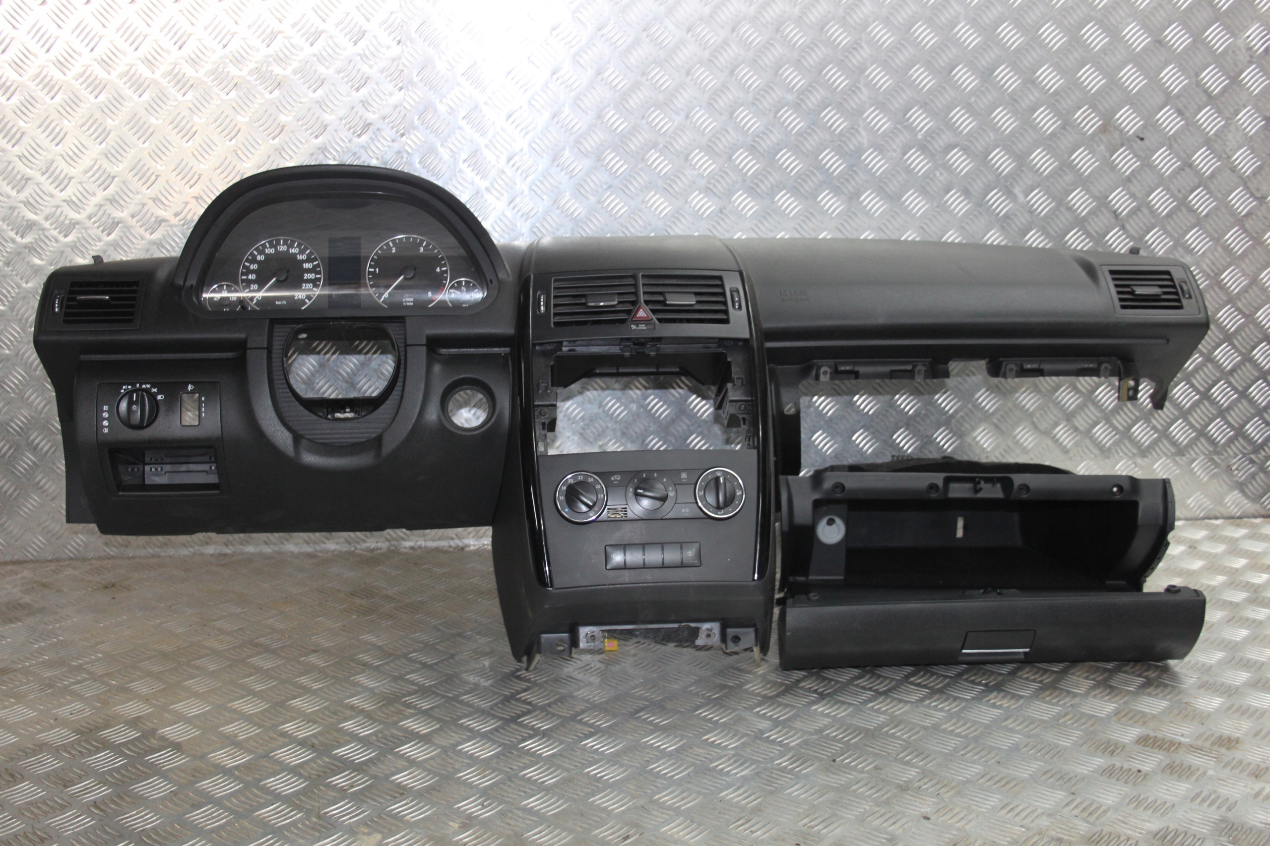 MERCEDES A W169 DESKA KOKPIT SZUFLADA EU LIFT