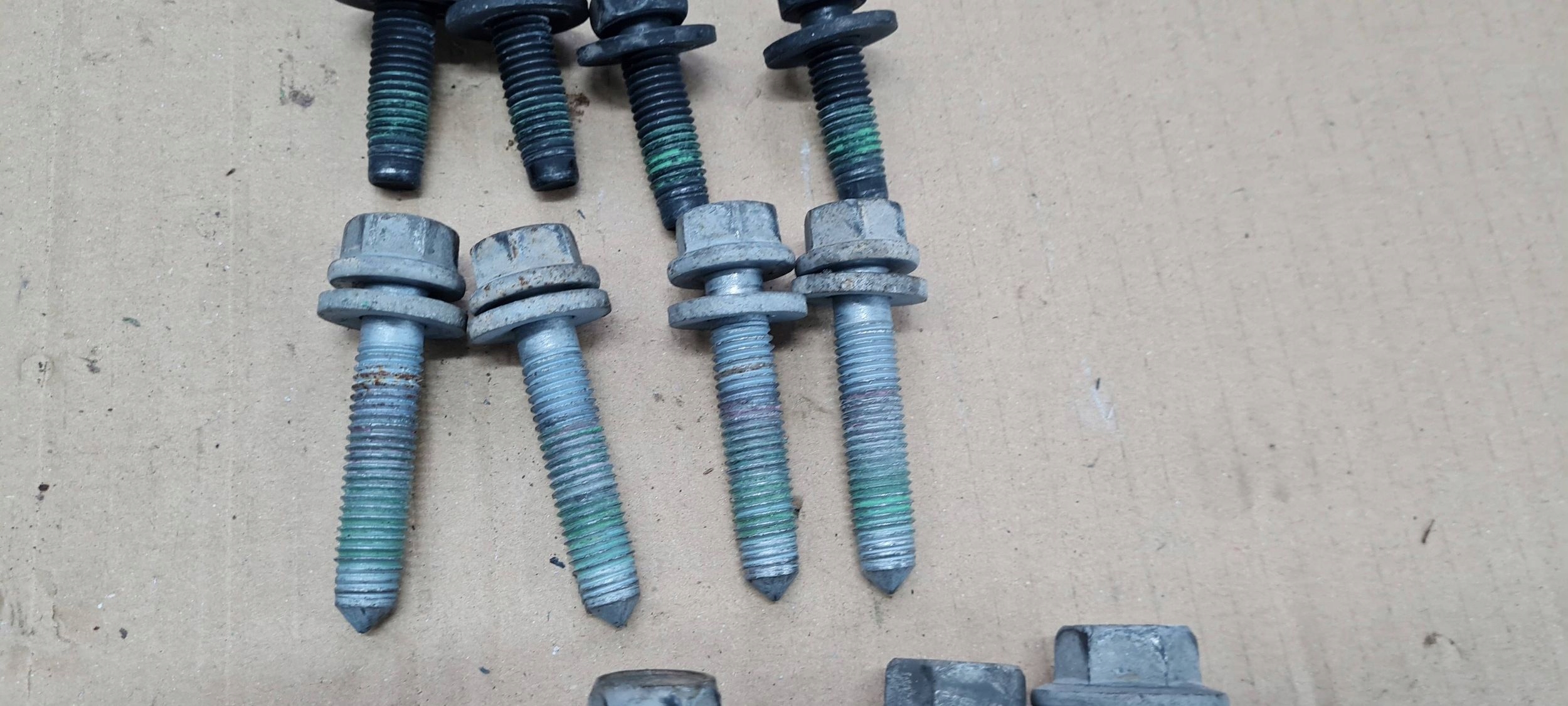 Chrysler Pacifica 2022 screws SANEK WOZKA KOLYSKI springing rear part rear.
