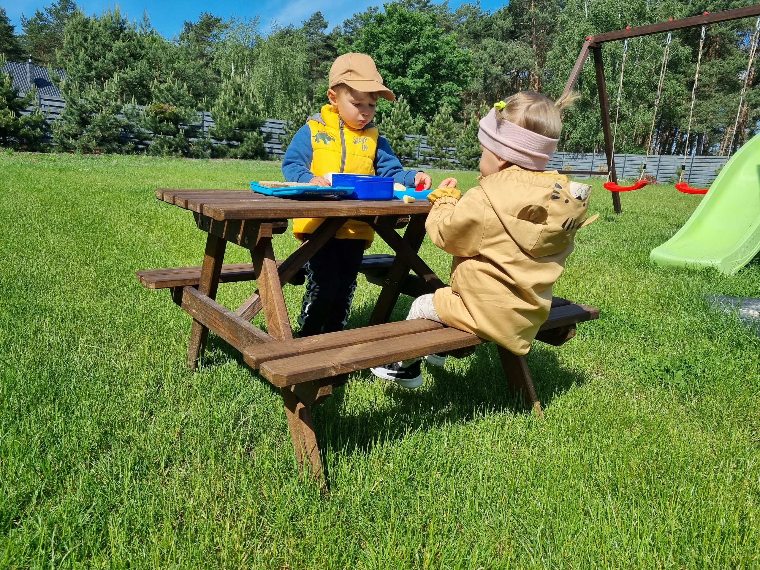 Stolik piknikowy ogrodowy drewniany dla dzieci stół z ławkami Marka Wellton