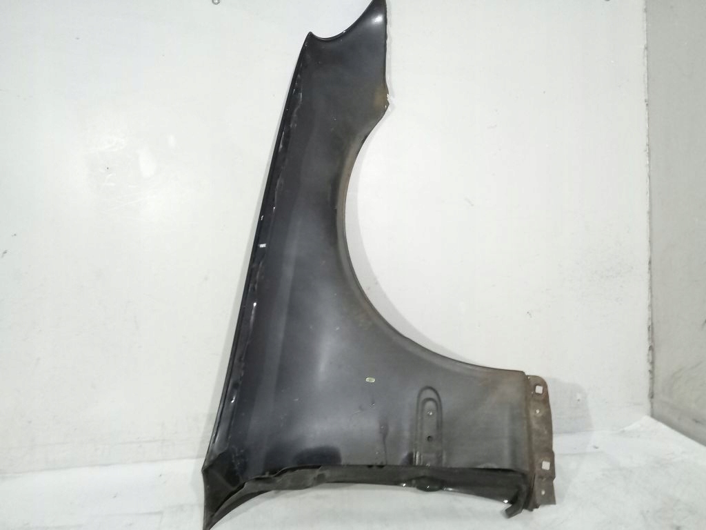 Mercedes C klasa W203 lift parafango sinistra C040