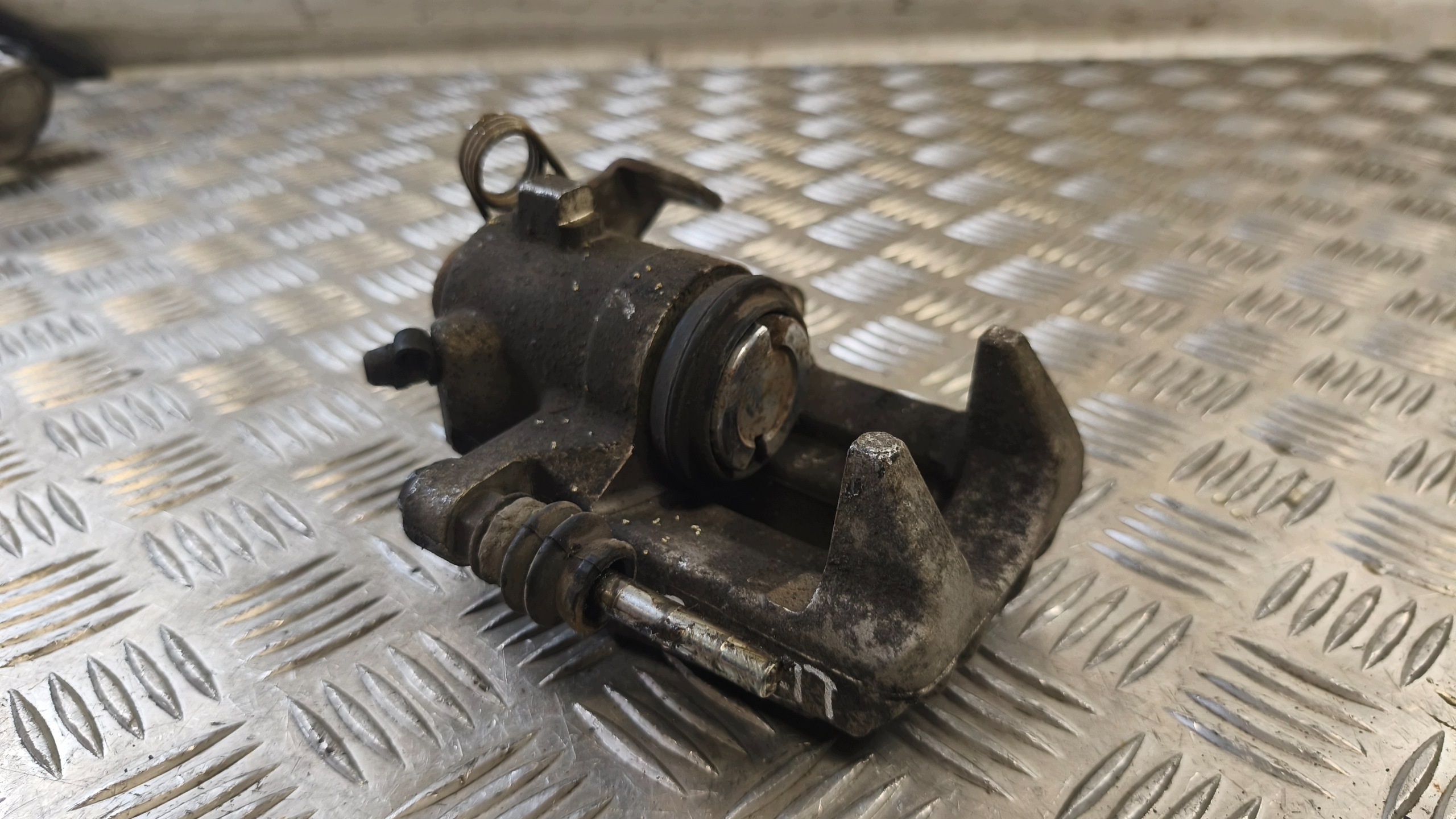 caliper brake right rear part SEAT LEON and 1.6B 1999r