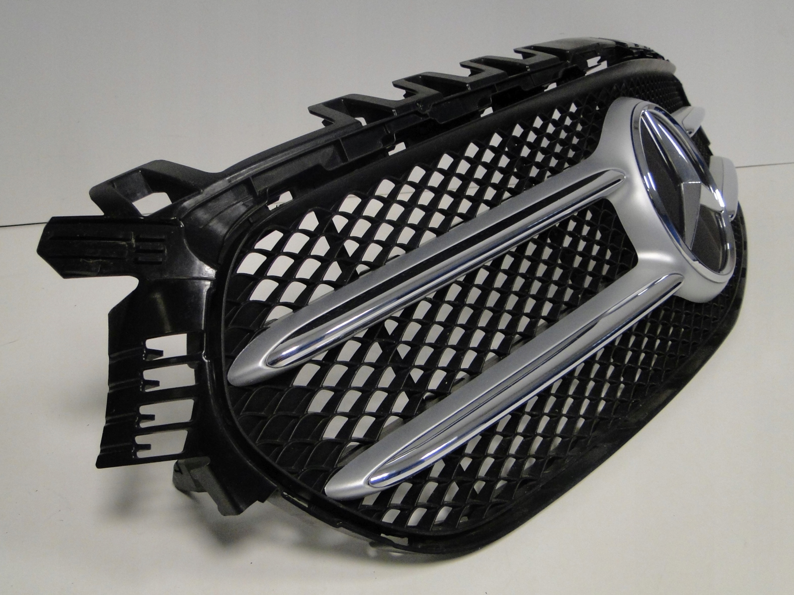 MERCEDES B KLASA W247 247 GRILL ATRAPA BEZ KAMERY + GWIAZDA EMBLEMAT Producent części Mercedes-Benz OE