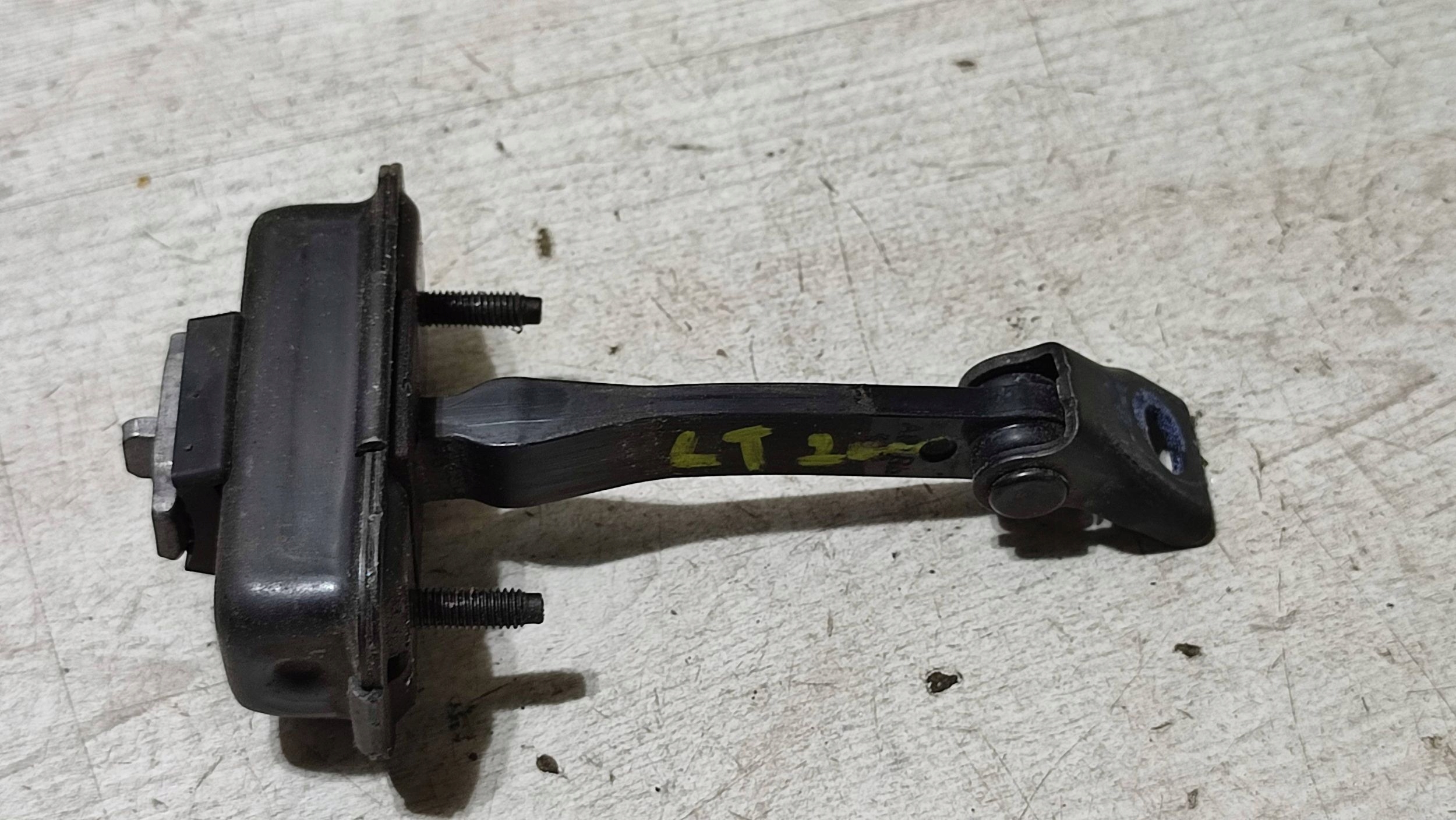 Peugeot 2008 and 2018 rear part side left limiter door