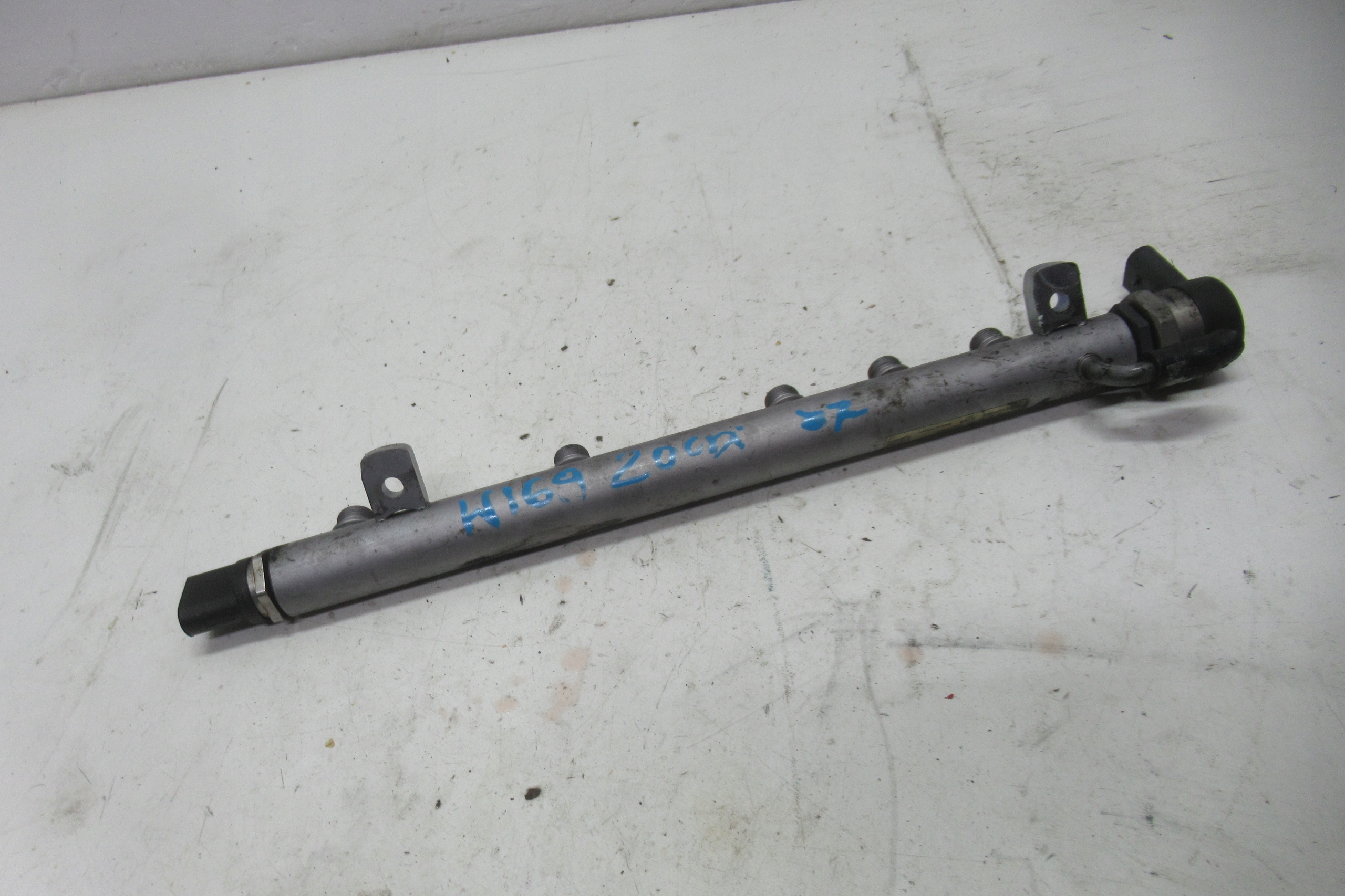 MERCEDES A KLASA W169 Rampe injection A6110780449
