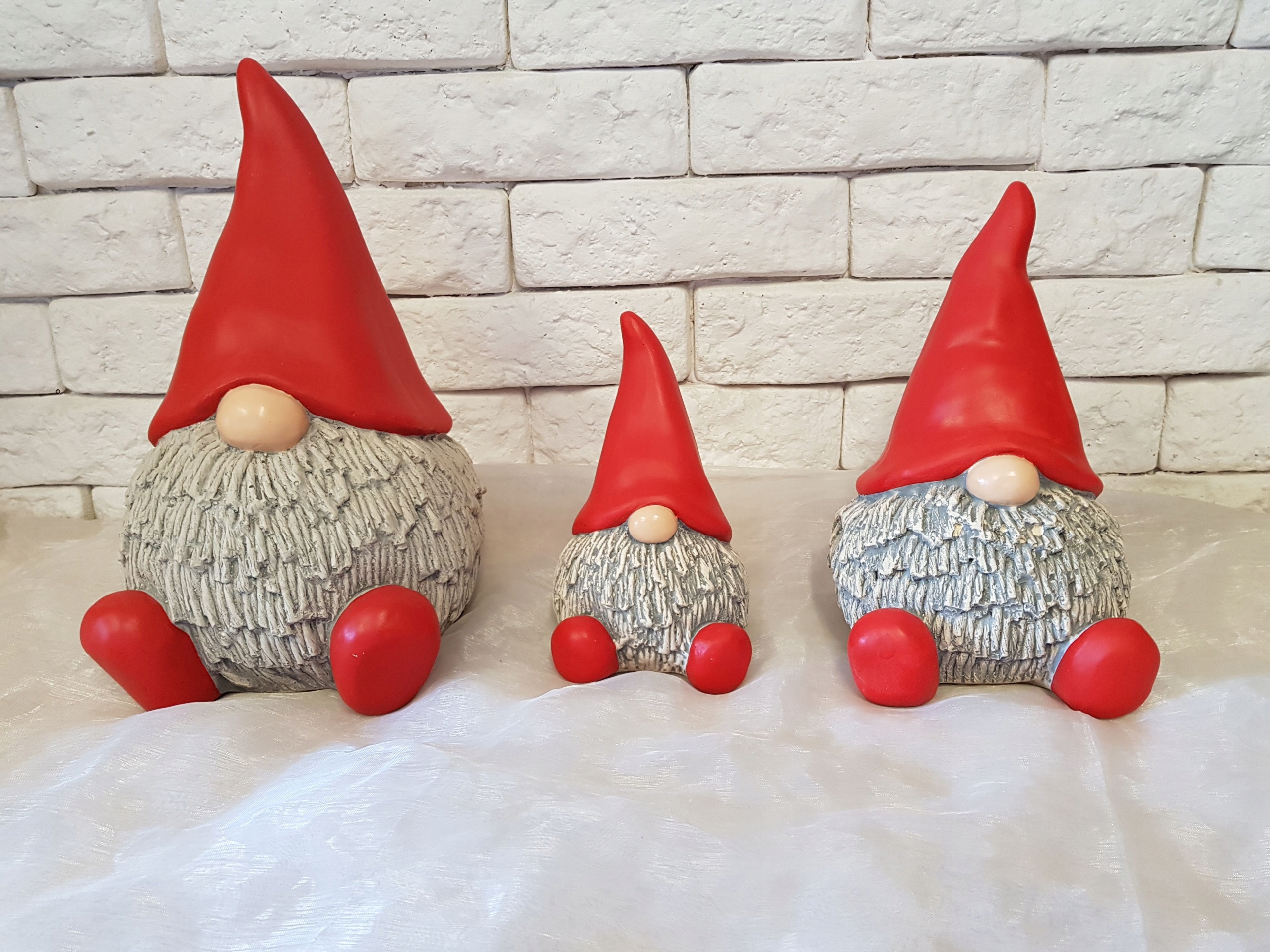 Figurki gipsowe skrzatów komplet do ogrodu domu Kod producenta 153,154,155 czerwień