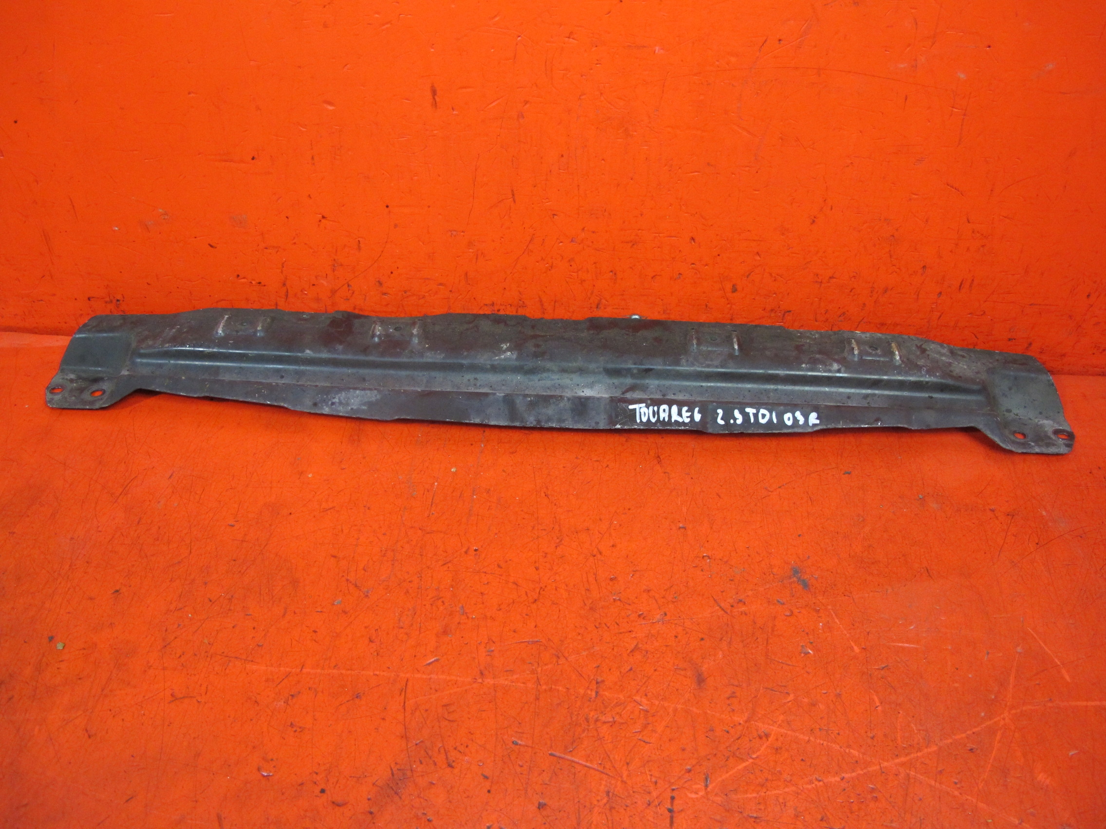 VW TOUAREG 7LA 02- sider pillar below radiator