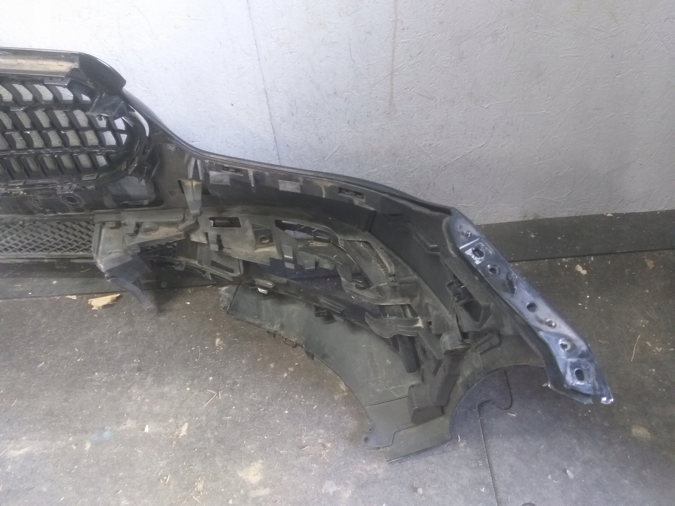 nárazník předek MERCEDES W213 LIFT