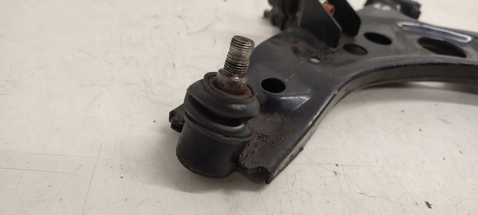 arm front front left Daihatsu Sirion II 1,0