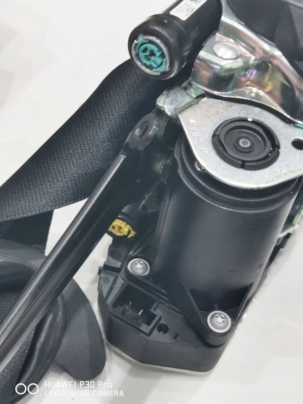 Audi Q7 4M0 Передний ремень безопасности доводчик европа 4M0857705