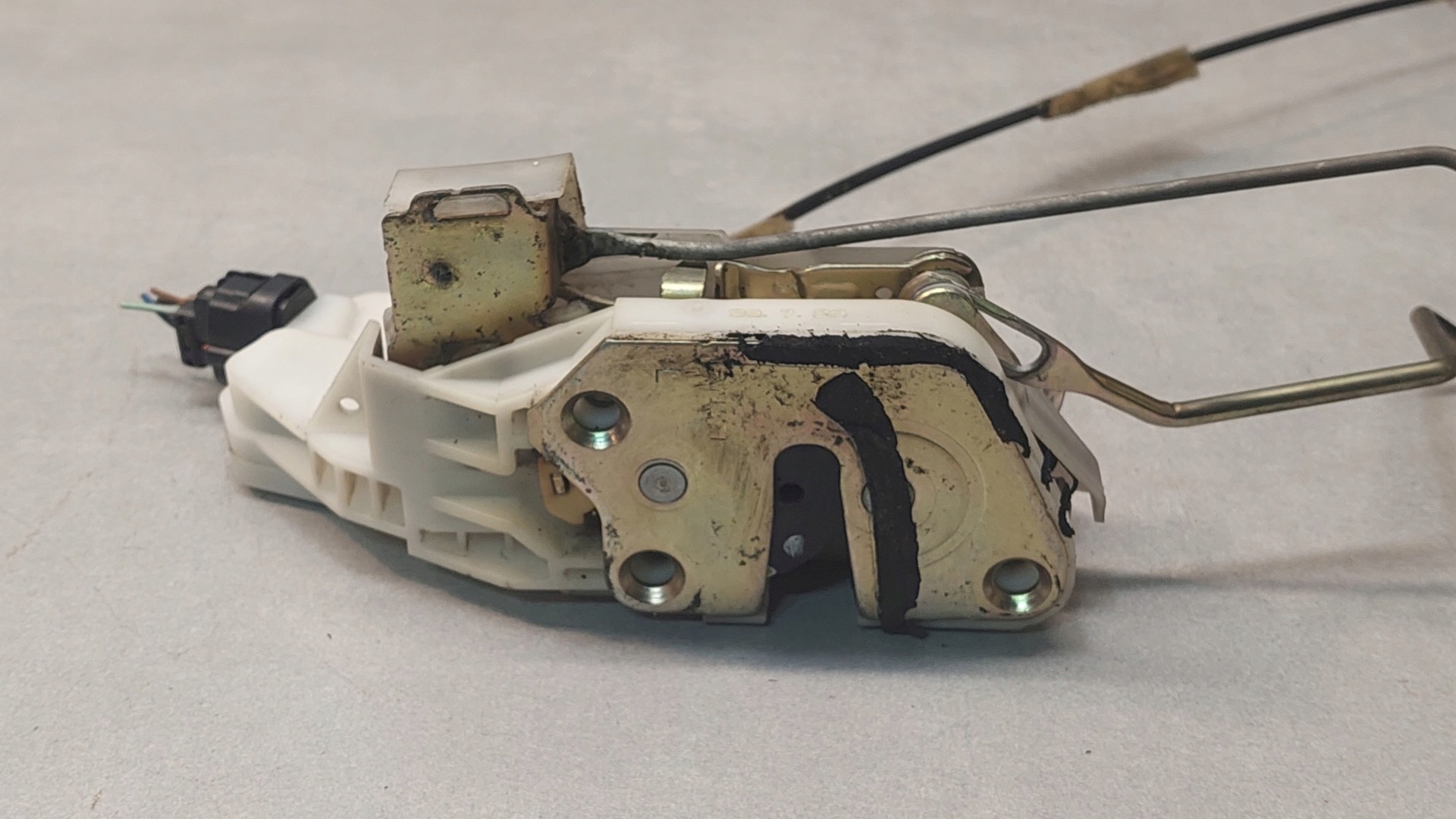 schloß tür links vorne SPACE WAGON III 2.4 GDI