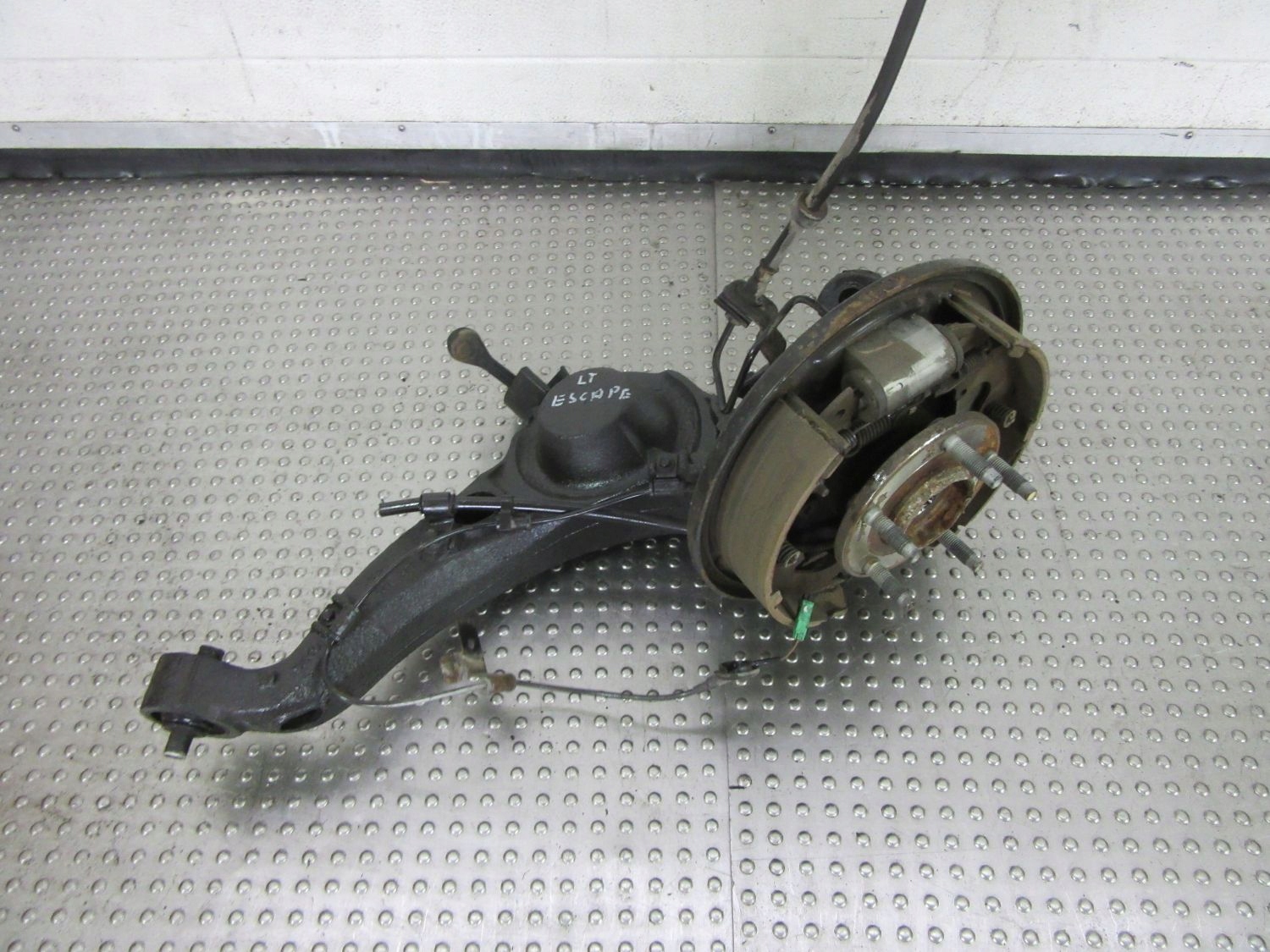 FORD Escape II 2010 поворотный кулак, цапфа с ABS левый и правый зад