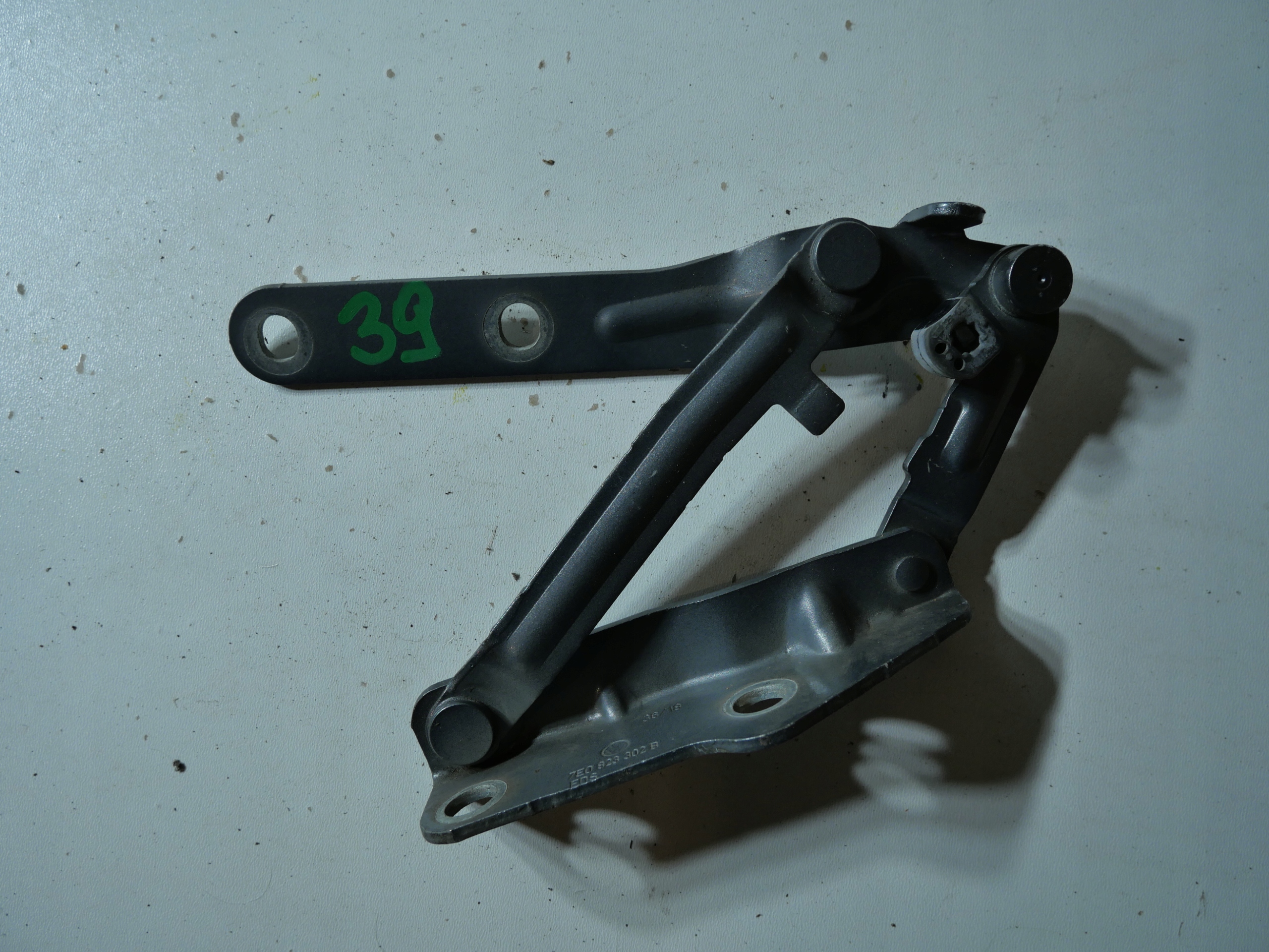 hinge bonnets POKRYWY right VW T6 7E0823302B