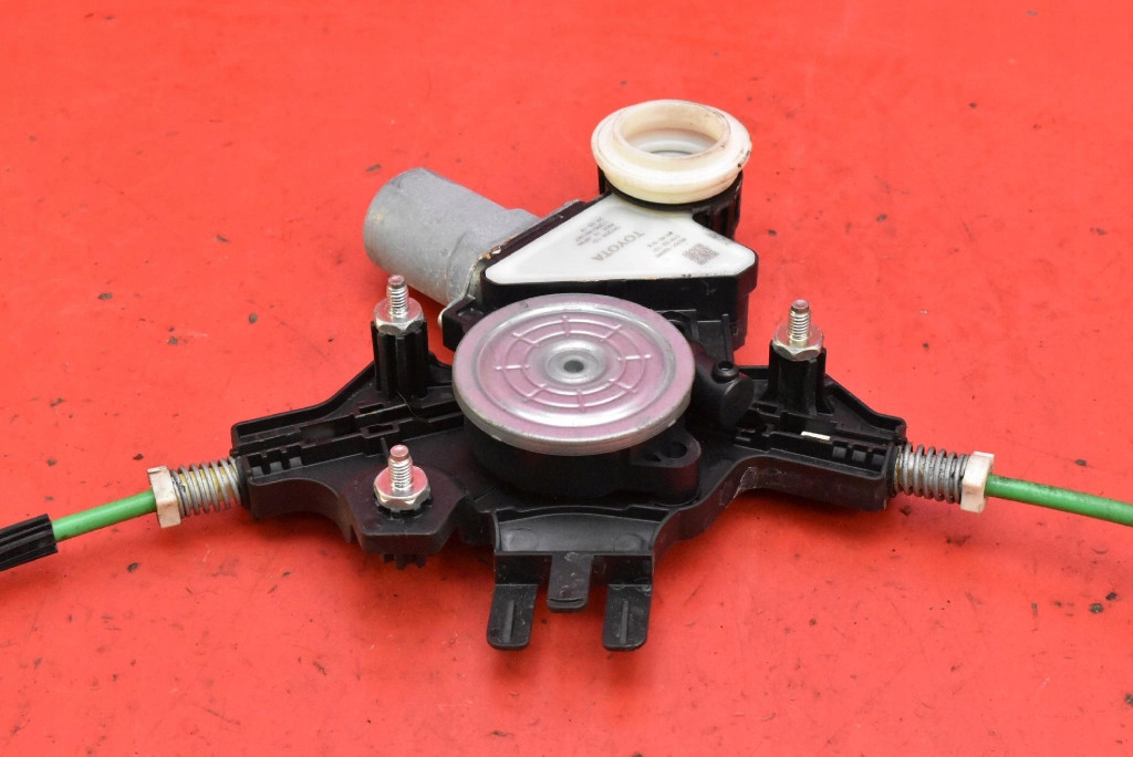 window regulator left front EU 69820-02741 TOYOTA COROLLA E21 KOMBI 18-25