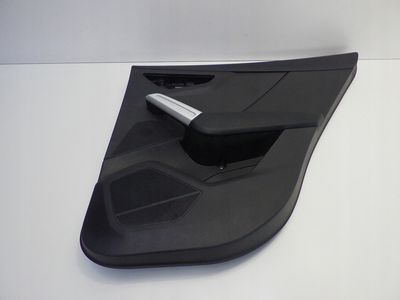 AUDI Q21a 2021 ОБШИВКА ОБИВКА ДВЕРИ ПРАВЫЙ ЗАД.