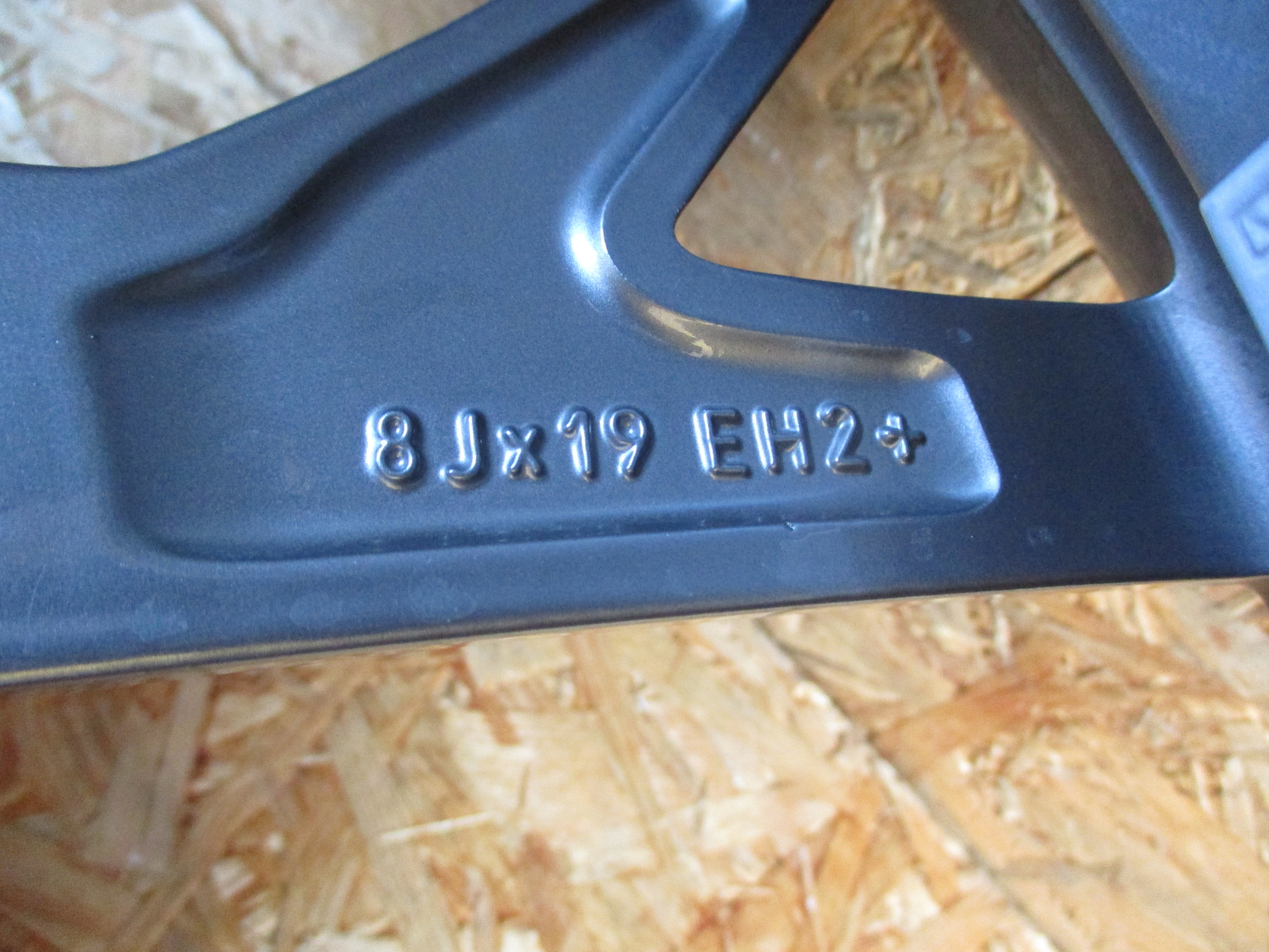 BMW X1 E84 disk hliníkový 8Jx19 ET30 5x120