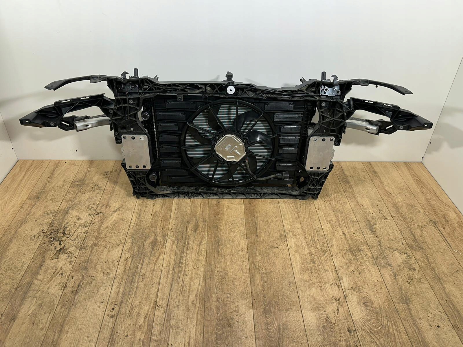 wzmocnienie czołowe pas chłodnice wentylator BENZYNA AUDI Q5 80A LIFT FL Waga produktu z opakowaniem jednostkowym 50 kg