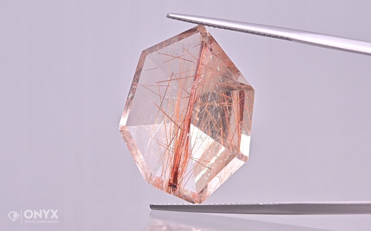 Křemen s rutilem fazetovaný nepravidelný 27,5x20 mm