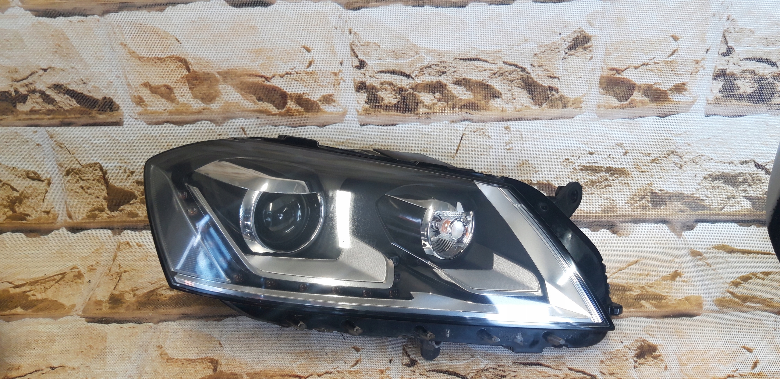 vw passat b7 14 xenon skrętny z led r19 prawa europejska