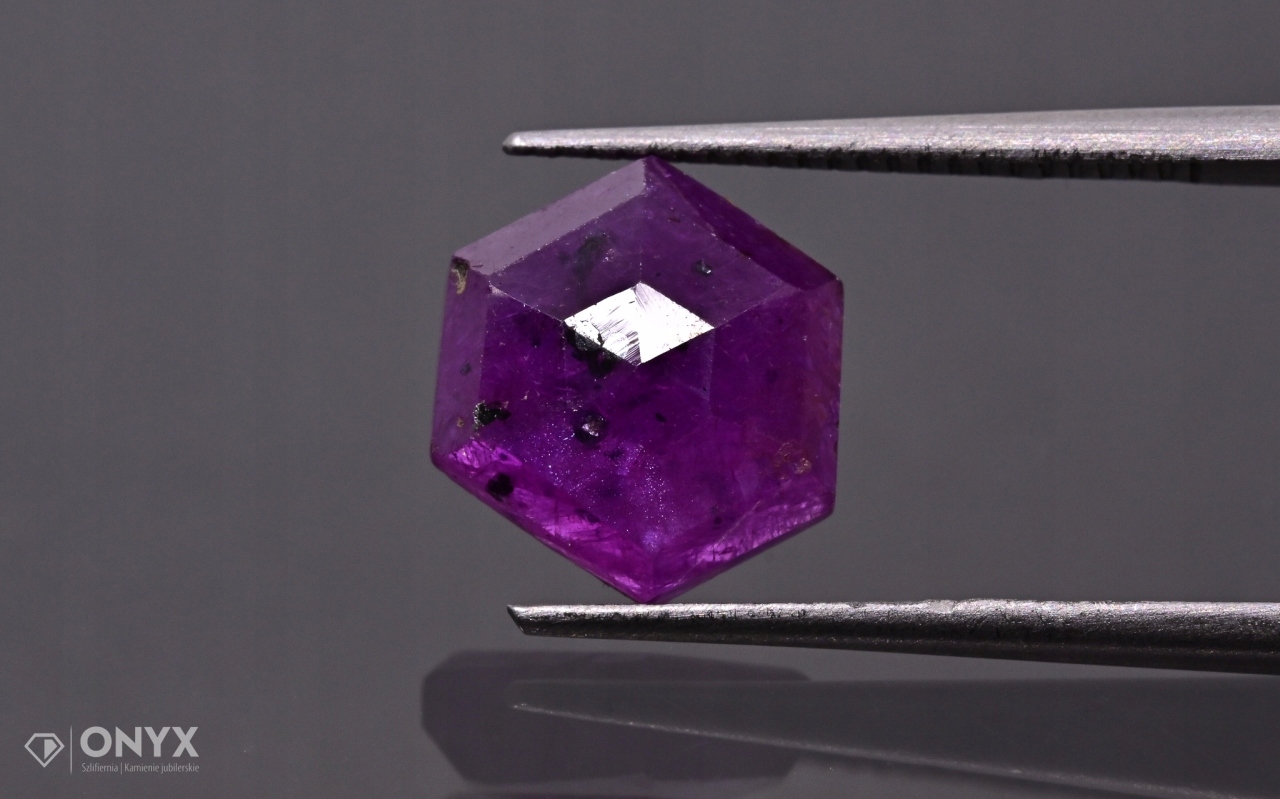 Rubín fazetovaná rozeta hexagon 9x9 mm