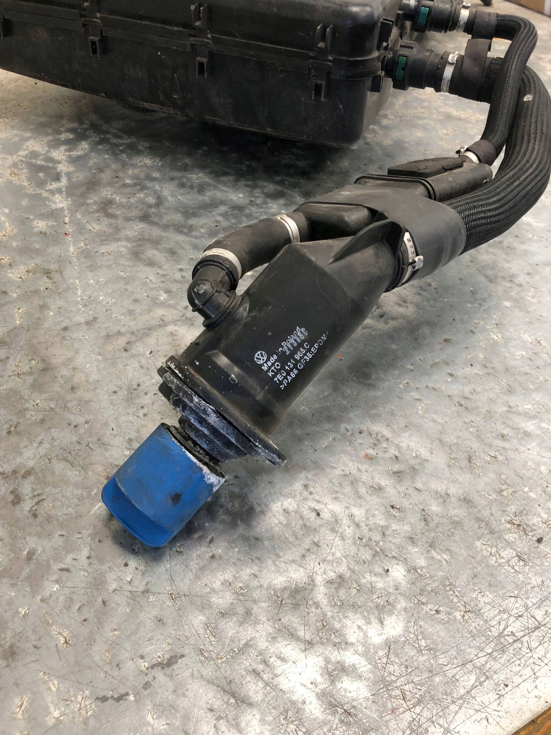 Behälter ADBLUE VW T6 2N0131969A 7E0131877J