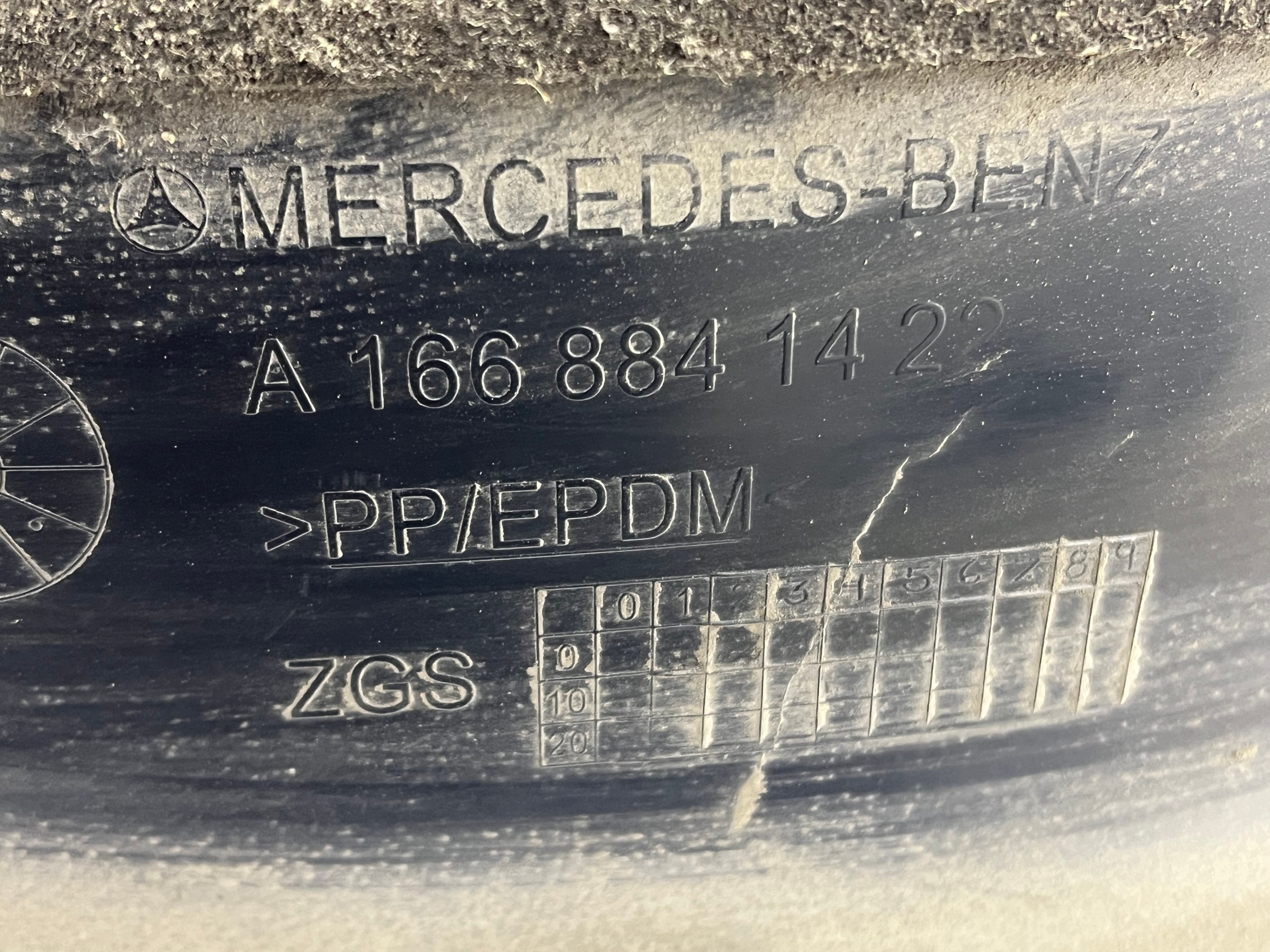 MERCEDES ML W166 GLE mudguard right rear part A1668841422
