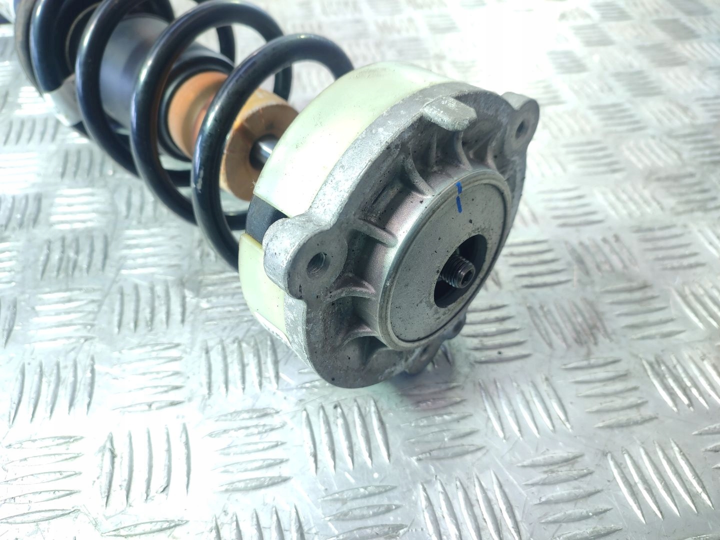 shock absorber right front AUDI A4 B9 2015-2019 1.4 TFSI 150KM 8W0031T