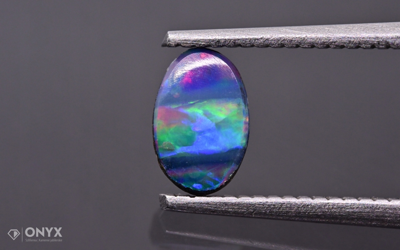 Opal Australská mělká konvexní dublet ovál 6x4 m