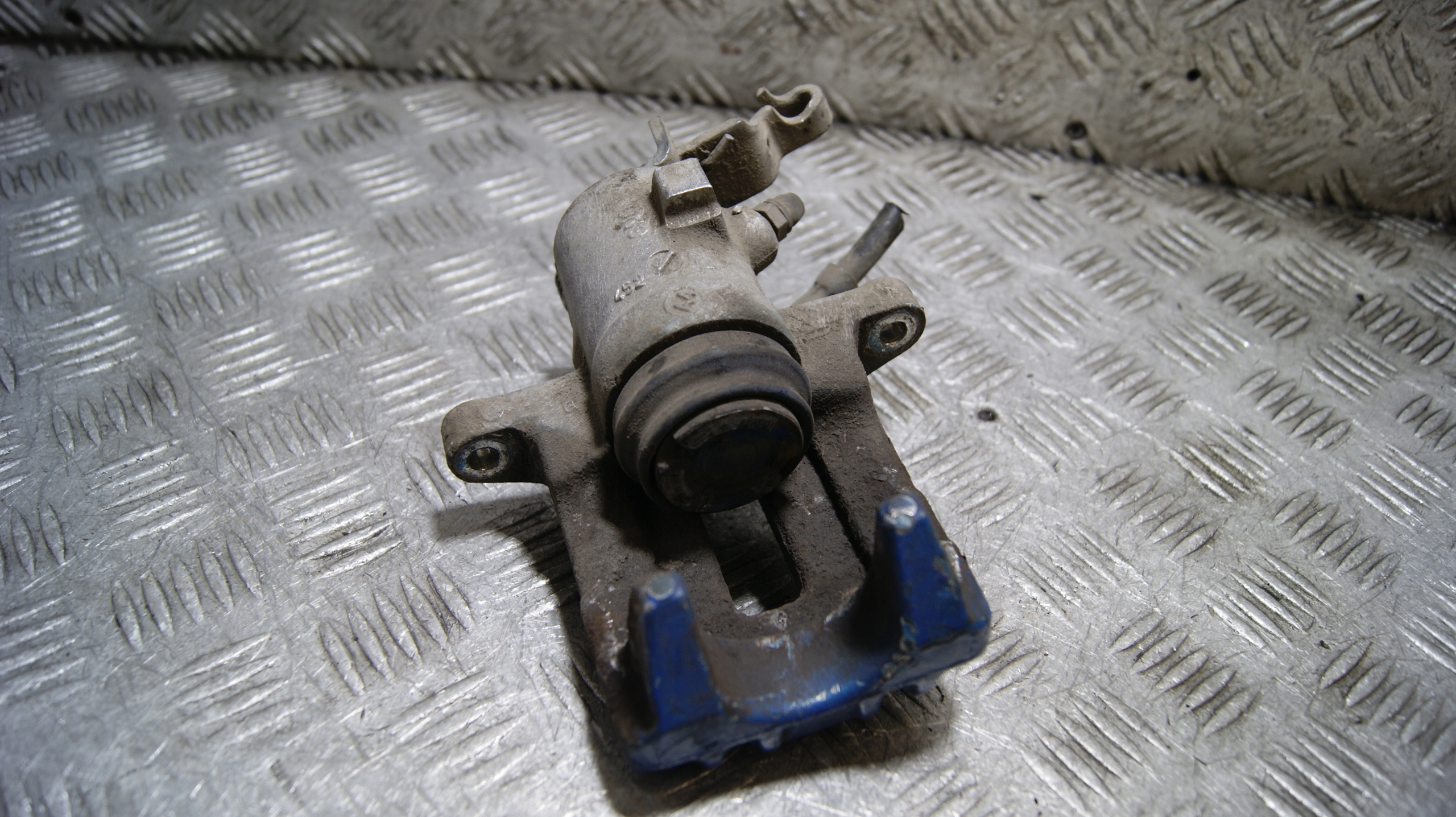 caliper brake right rear part rear VOLKSWAGEN GOLF 5 452