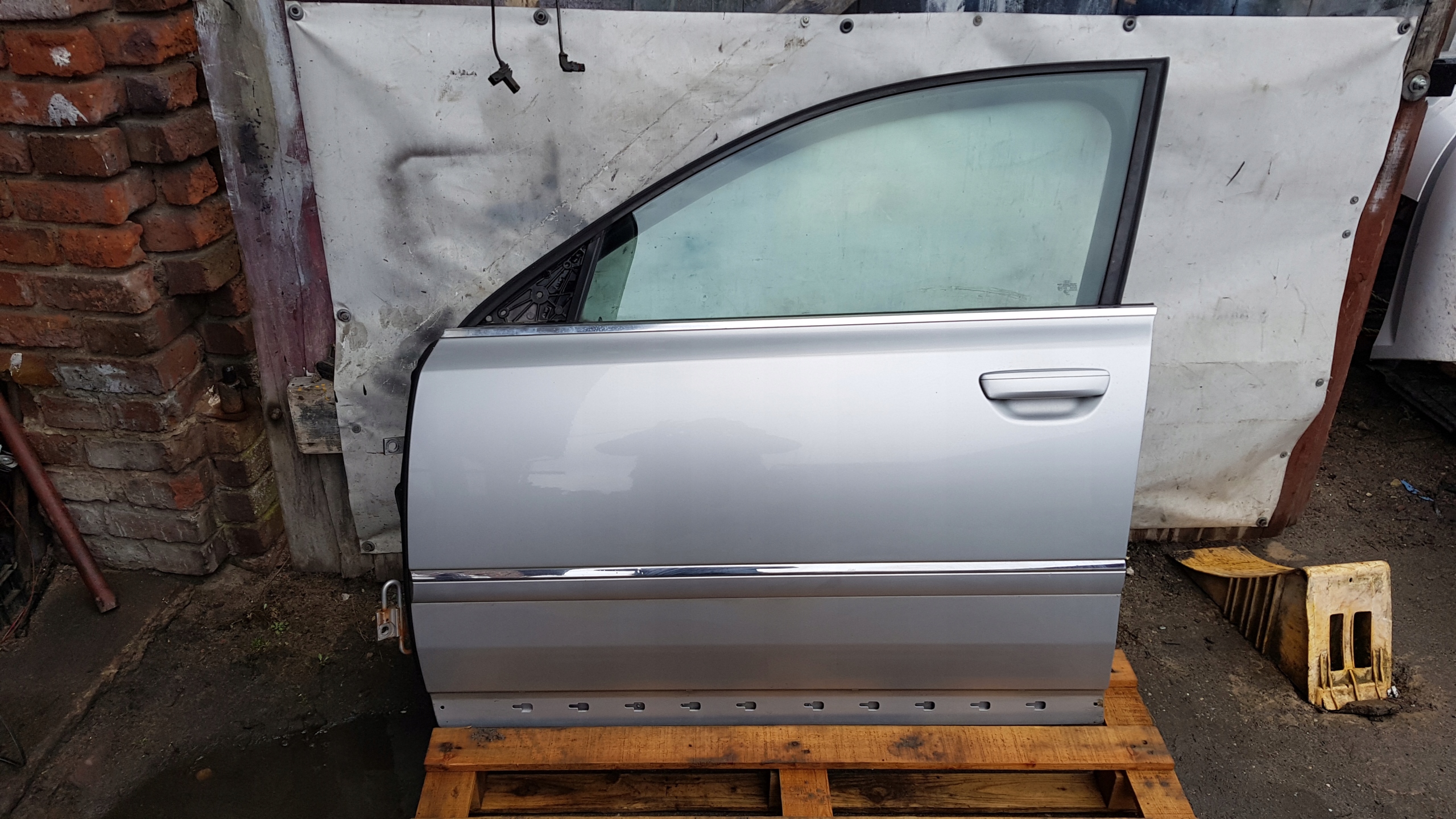 AUDI A8 D3 door left front LY7W