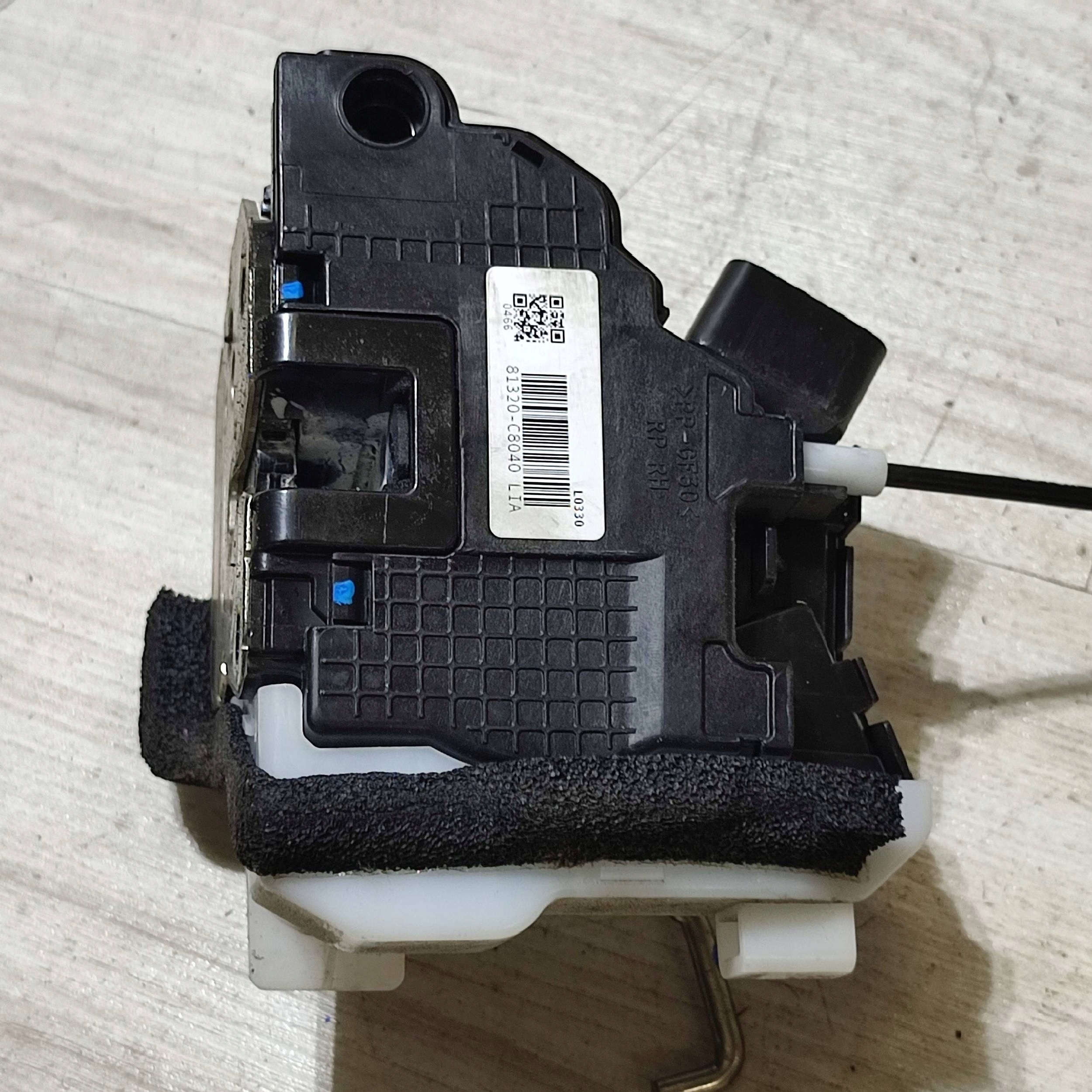 lock door front side right Hyundai i20 81320C8040