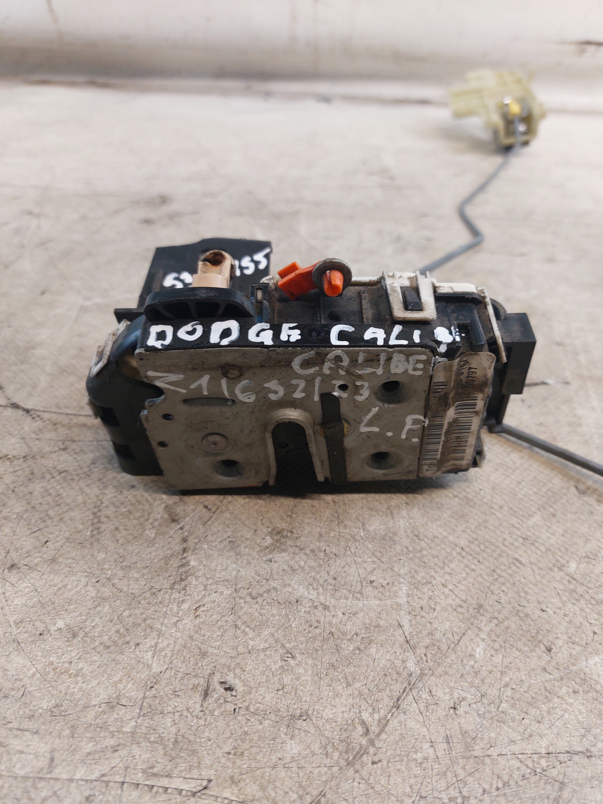 lock door left front 4PIN DODGE CALIBER