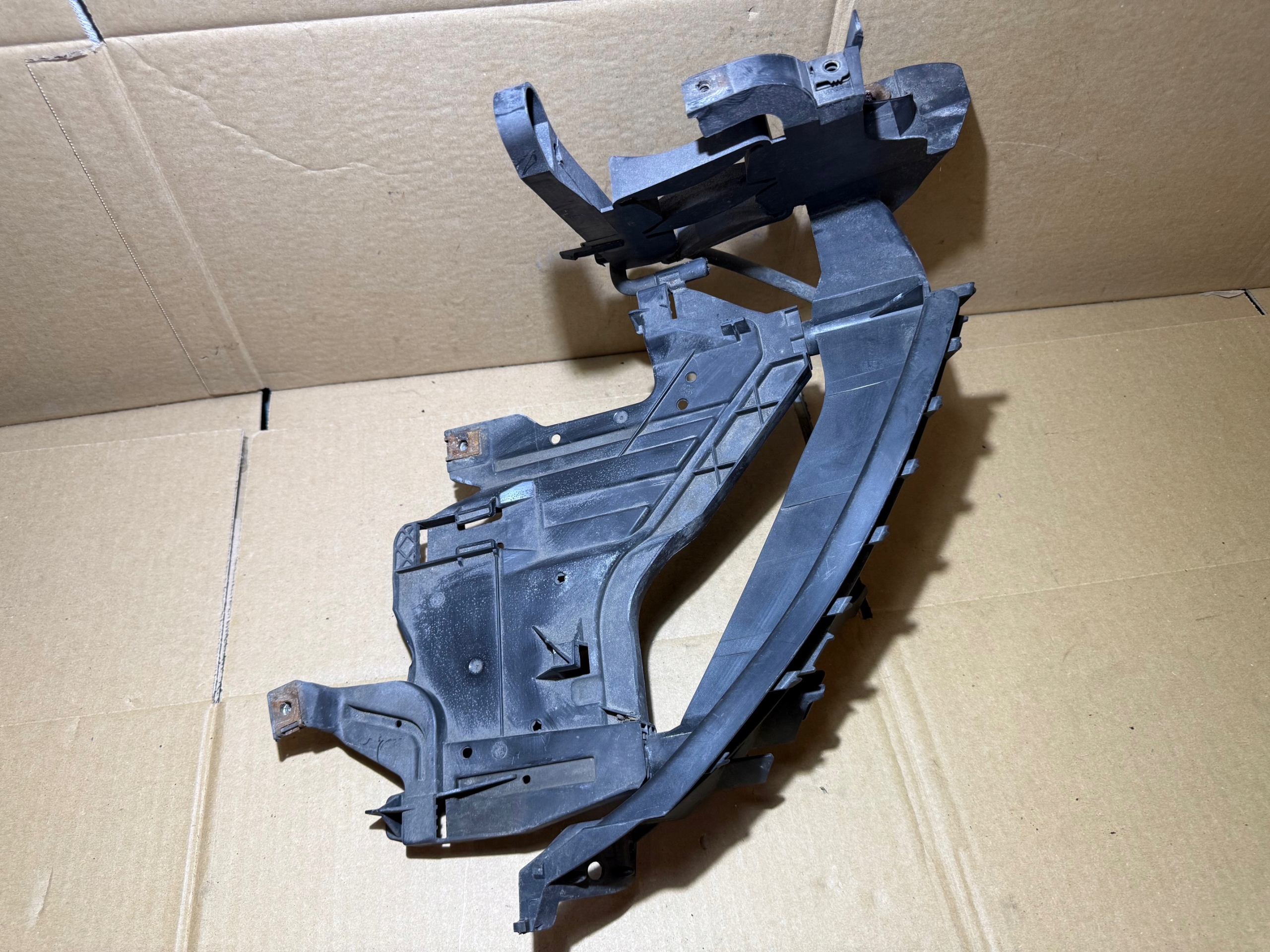 AUDI A4 B8 support holder lights right front 8K0805608C