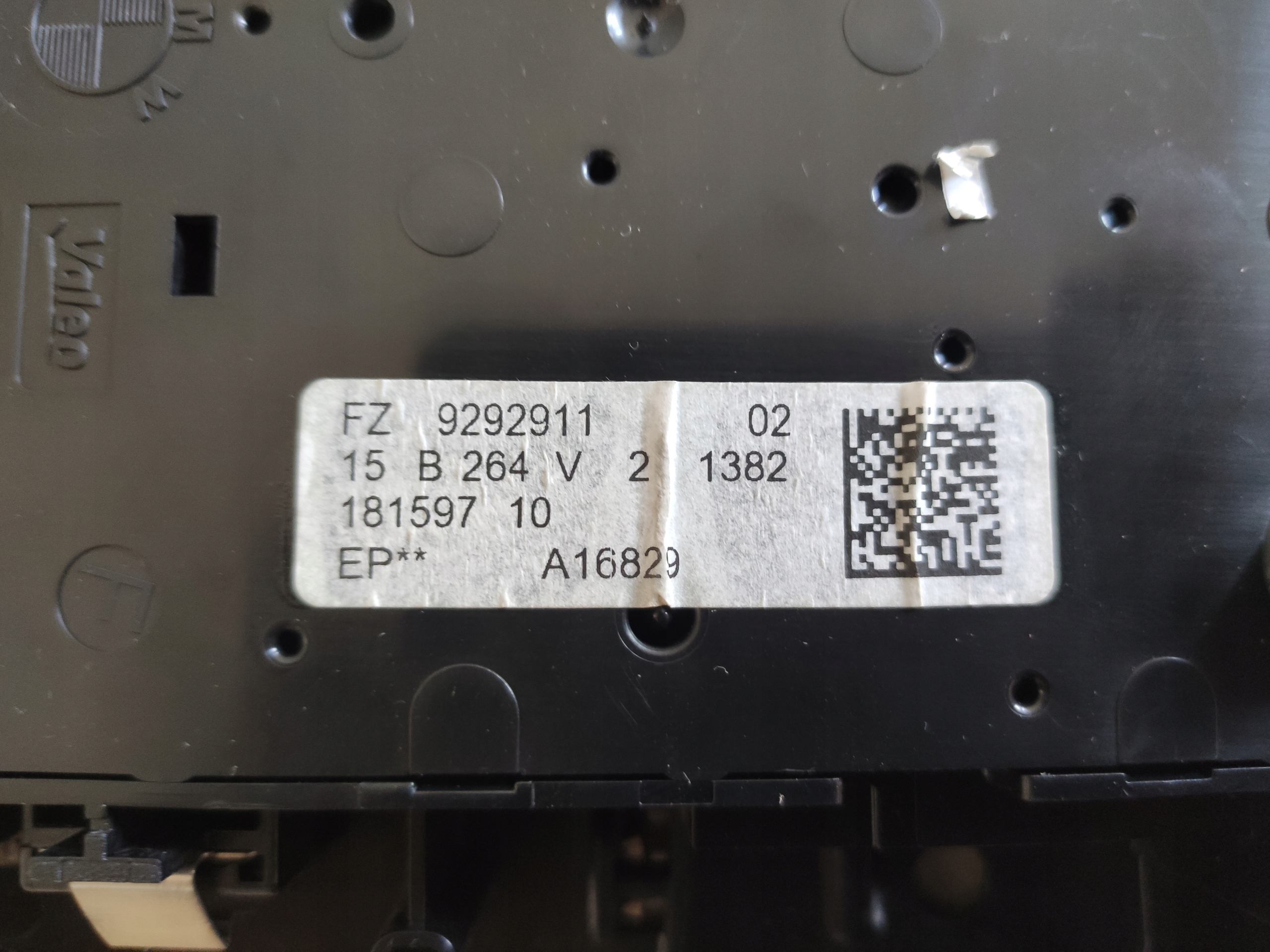 BMW X5 F15 lampka oswietlenia kabiny SOS Installation side front